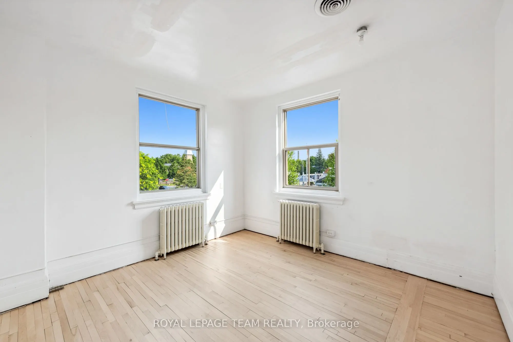 81 GORE Street E