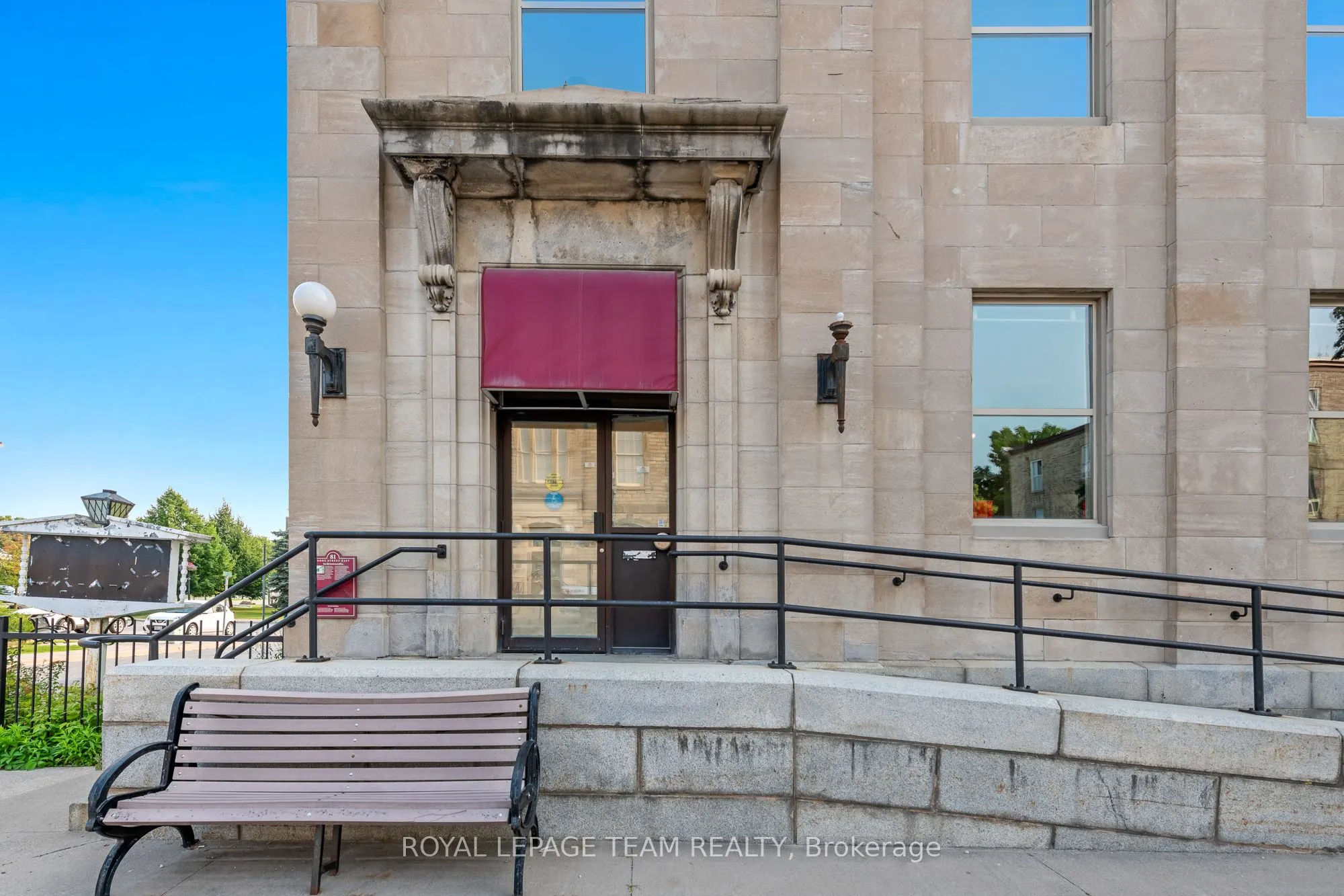 81 GORE Street E