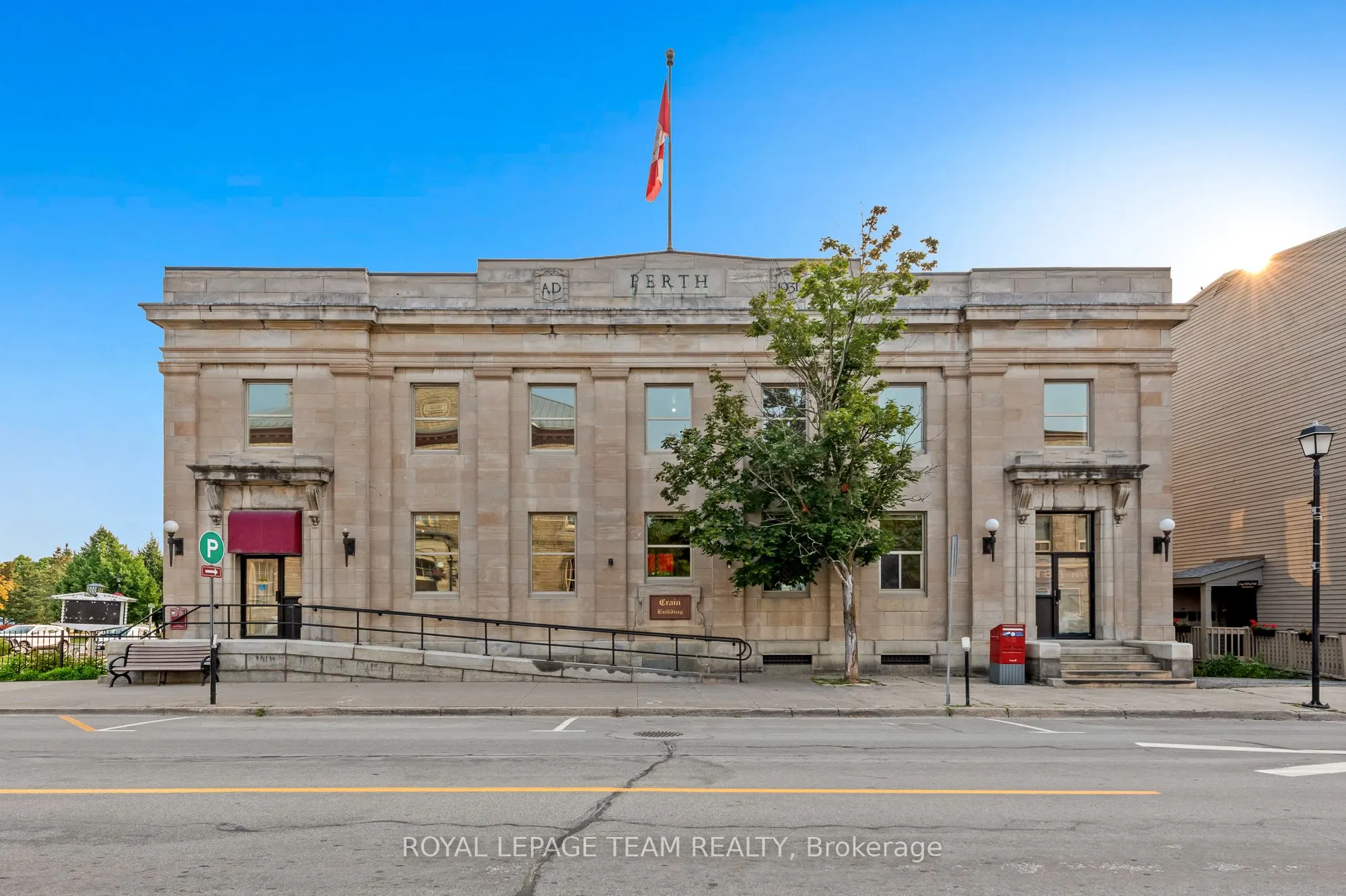 81 GORE Street E
