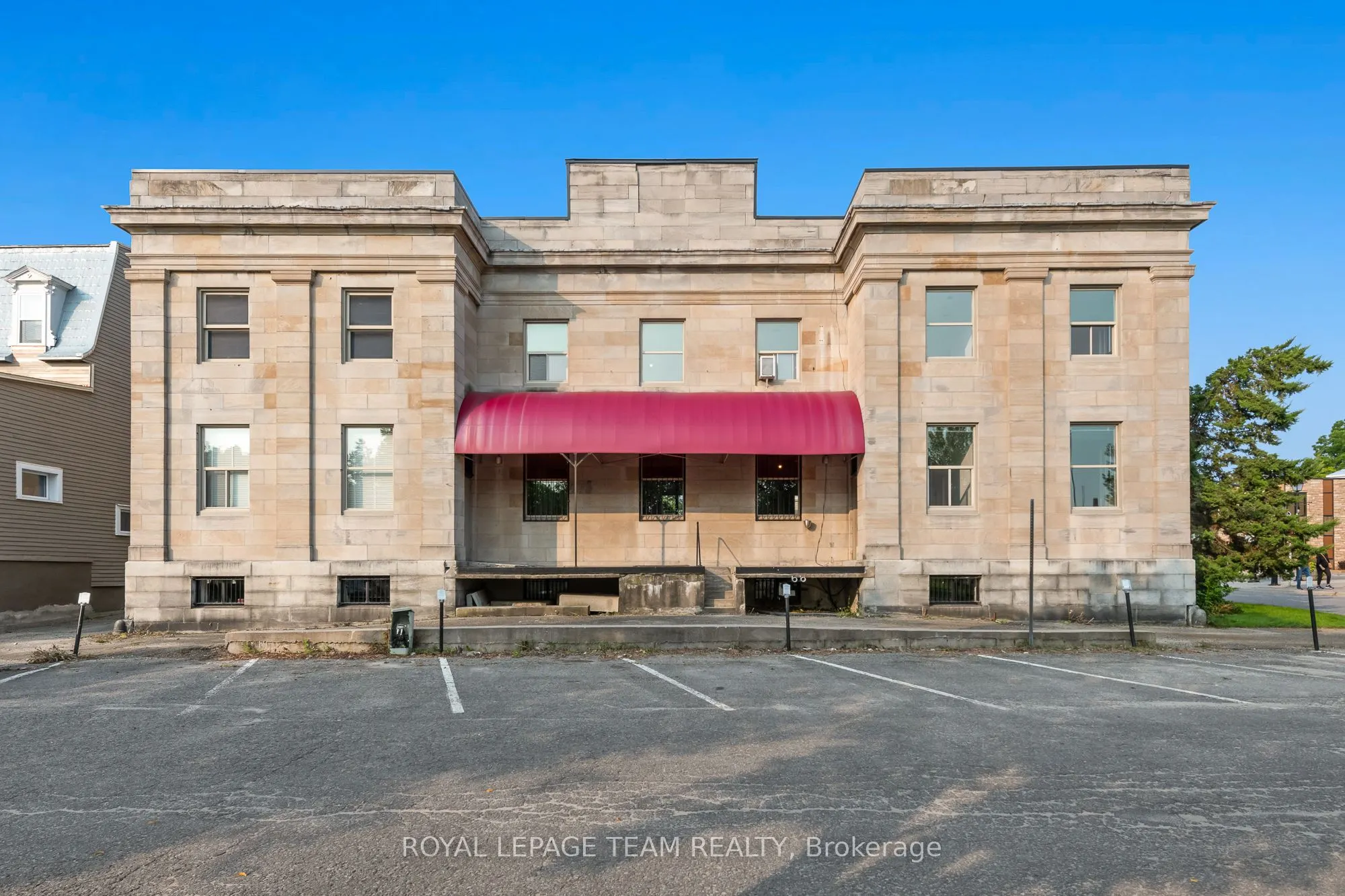 81 GORE Street E