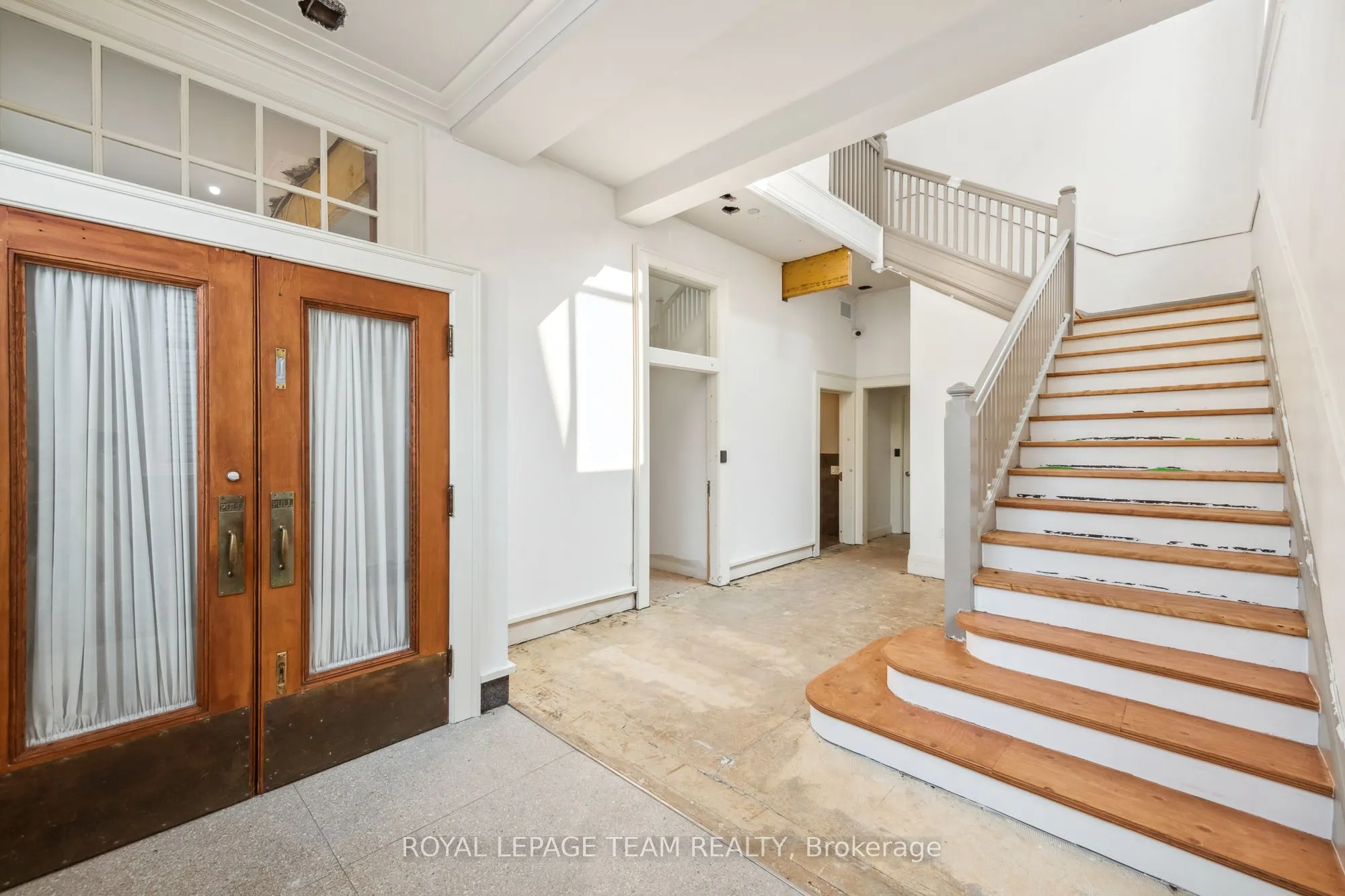 81 GORE Street E