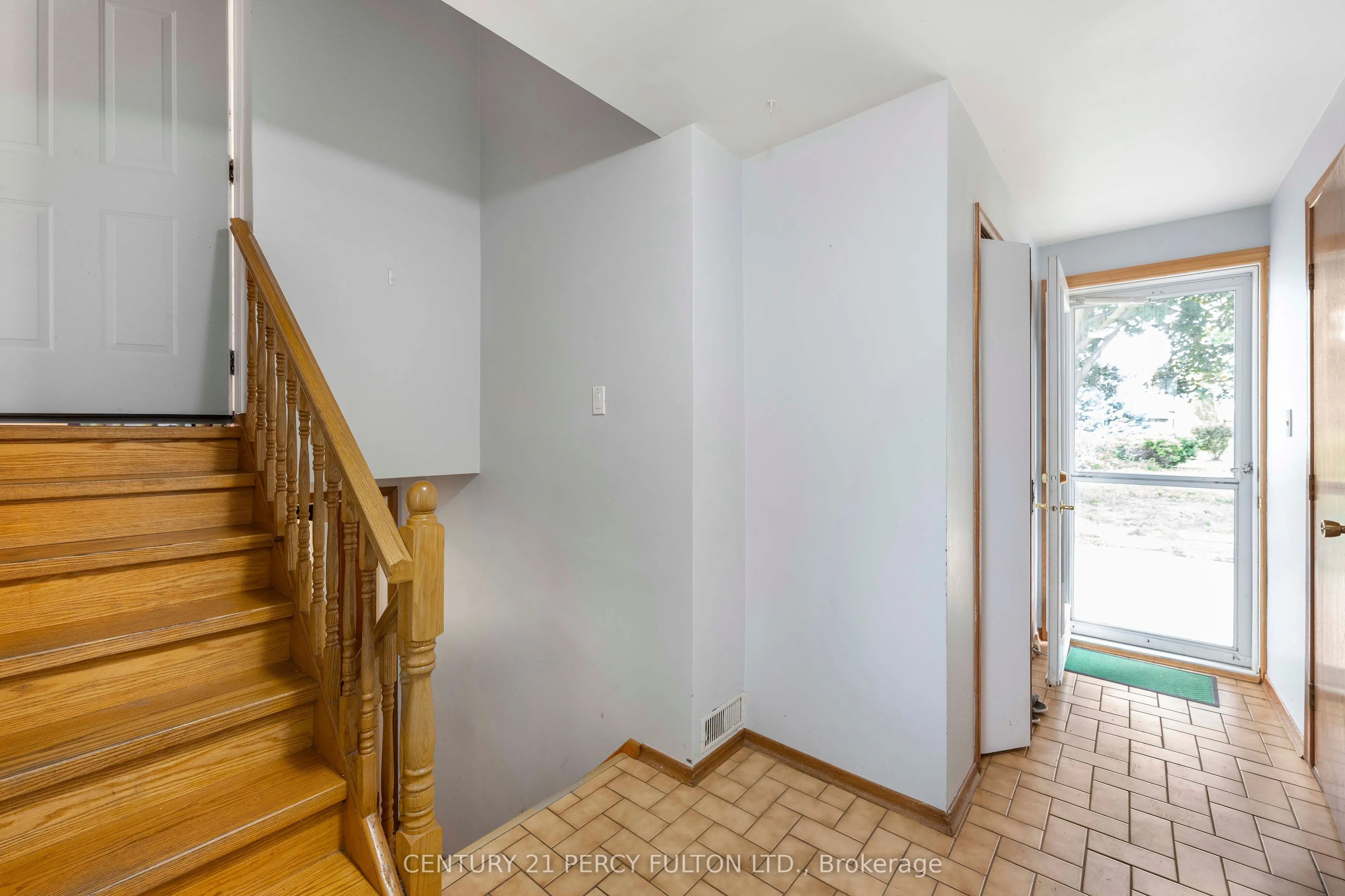 125 Brant Avenue, #Main Floor