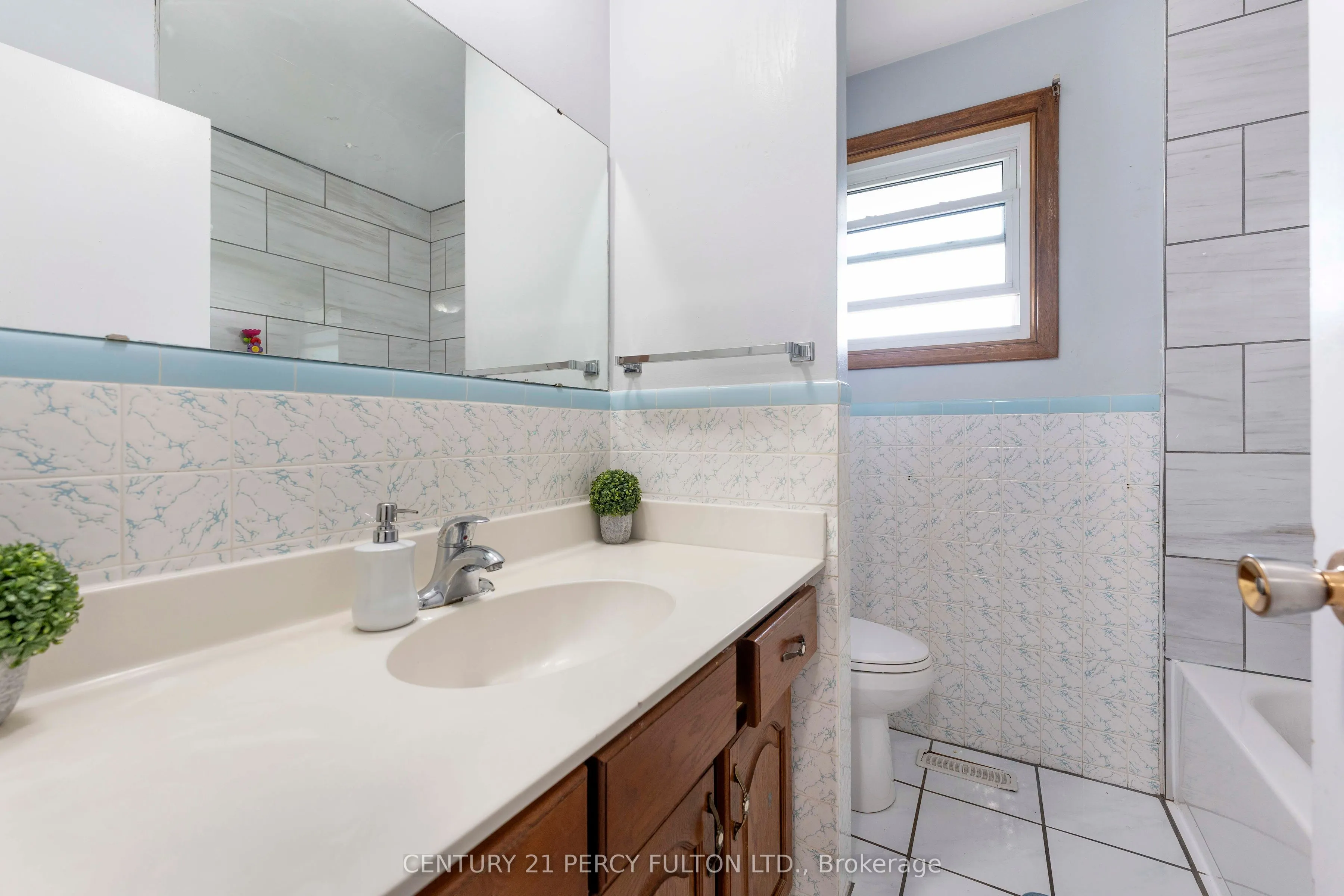 125 Brant Avenue, #Main Floor