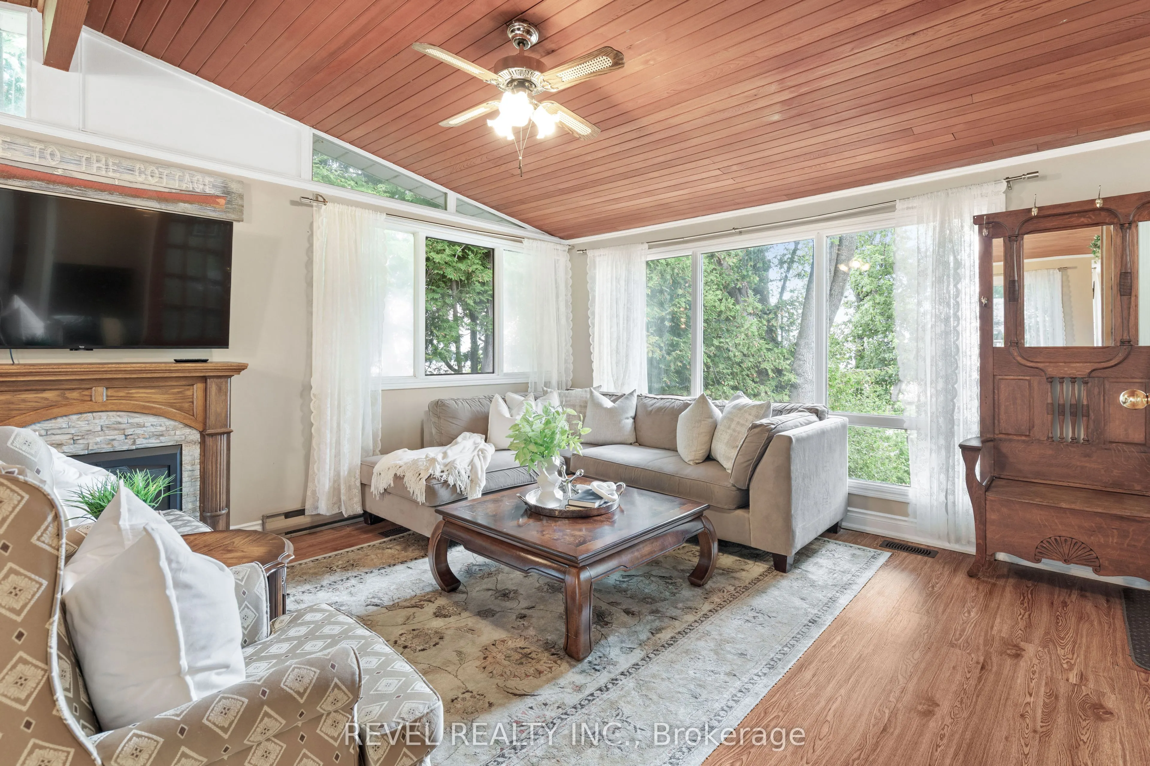 99 Bowen Road