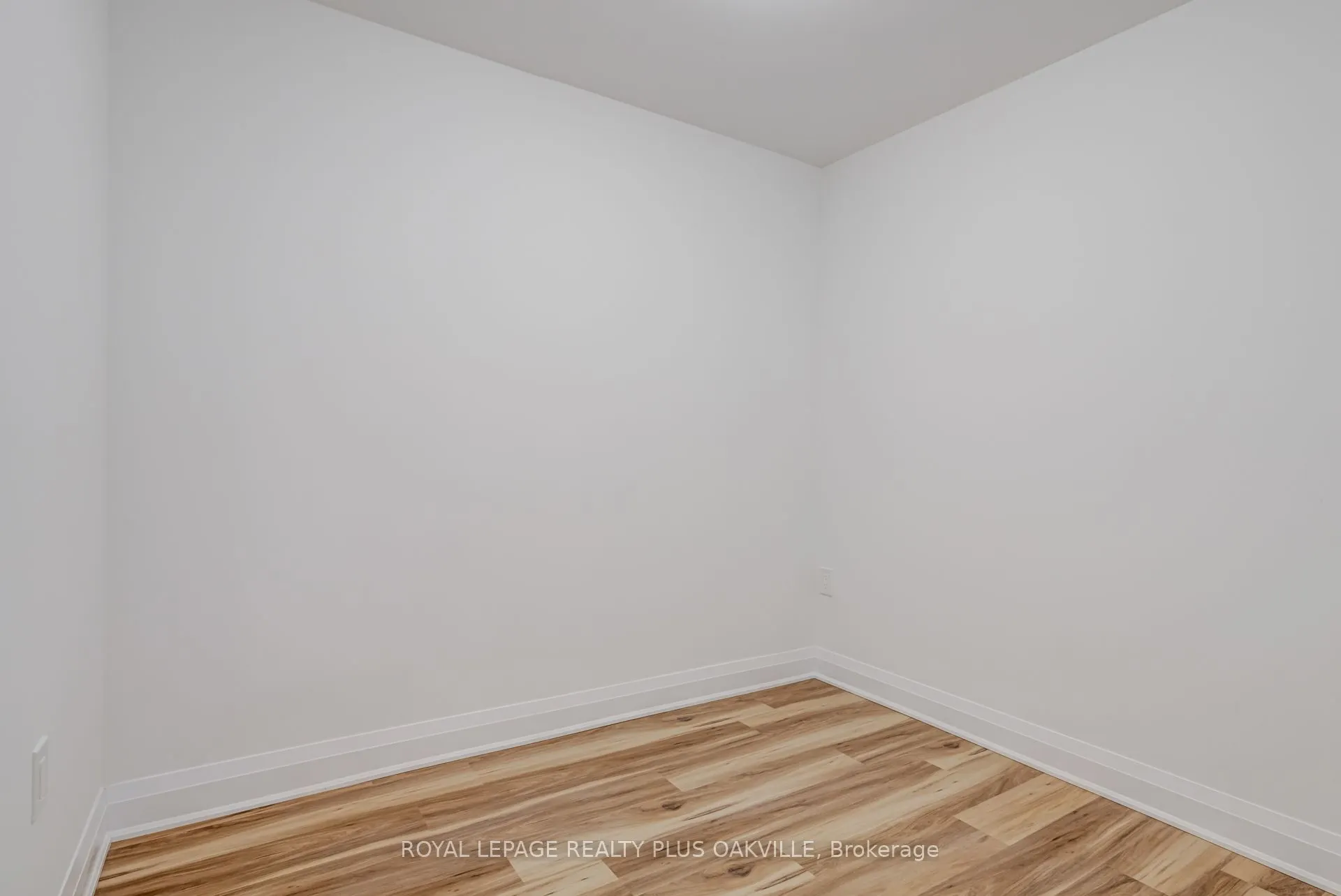 1936 Rymal Road E, #221