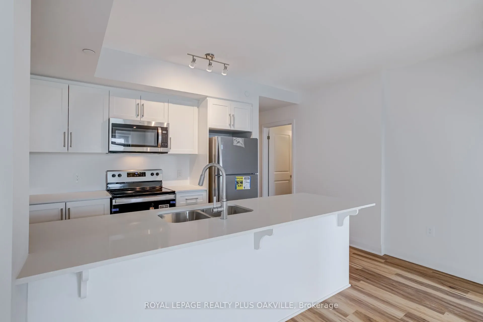 1936 Rymal Road E, #221