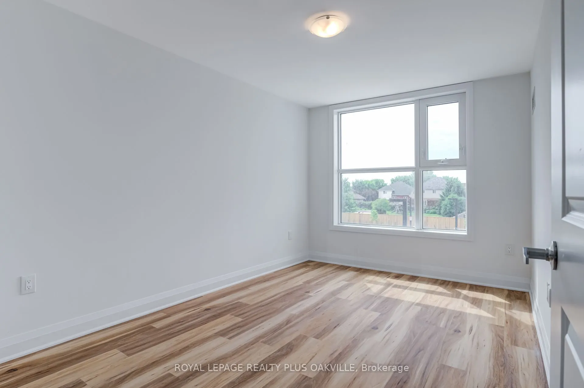 1936 Rymal Road E, #221