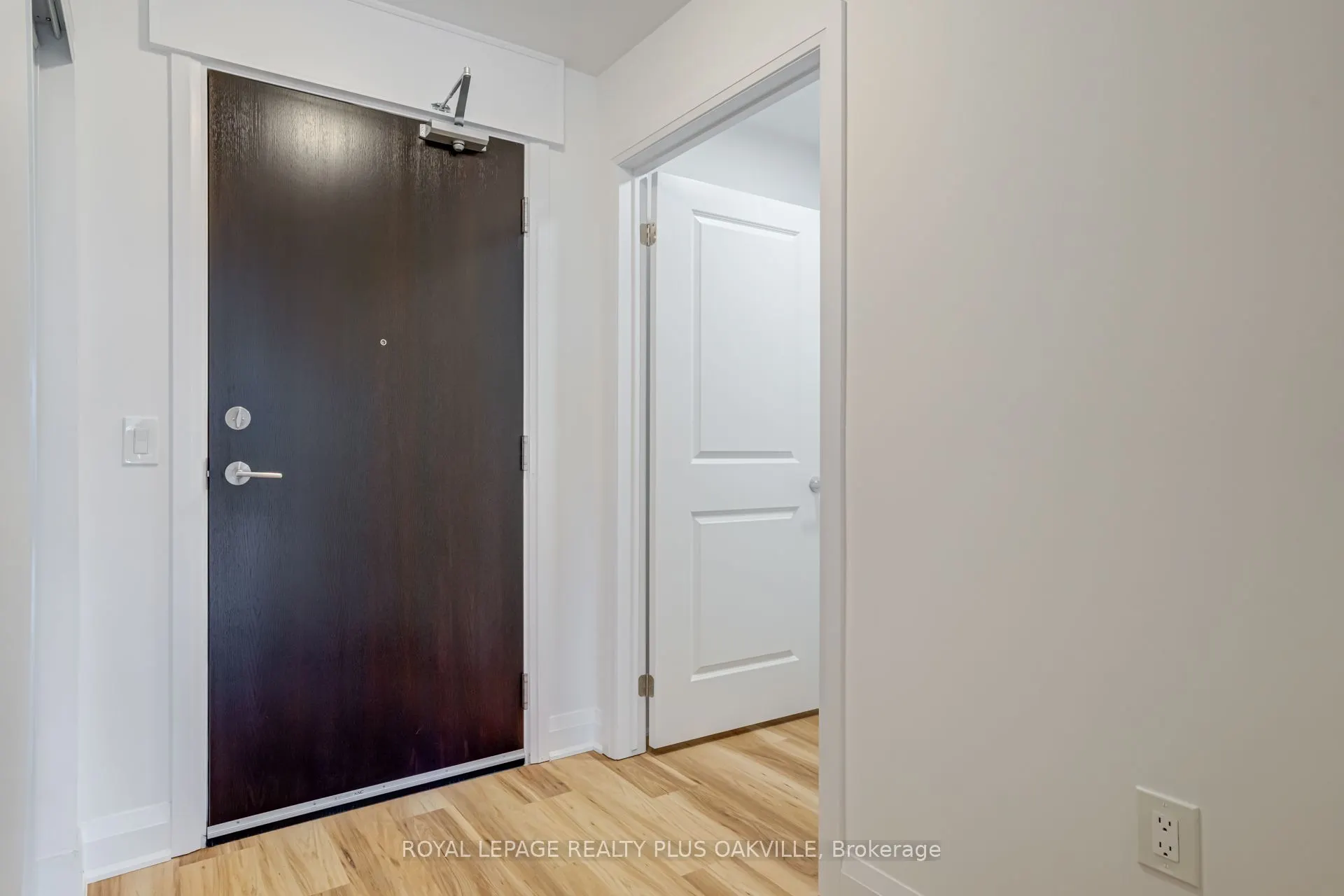 1936 Rymal Road E, #221