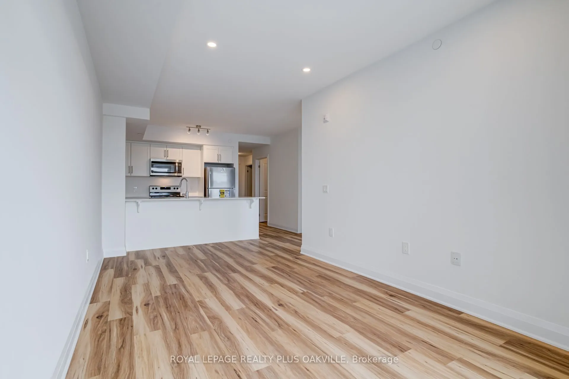 1936 Rymal Road E, #221