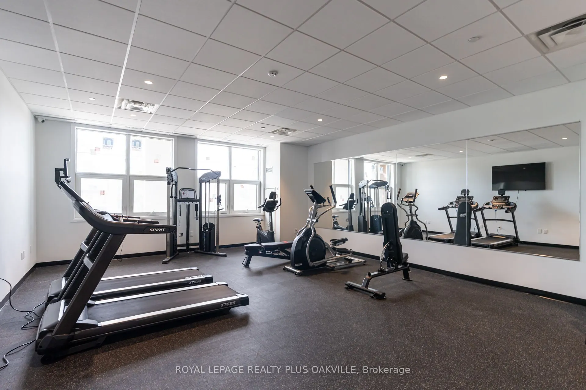 1936 Rymal Road E, #221