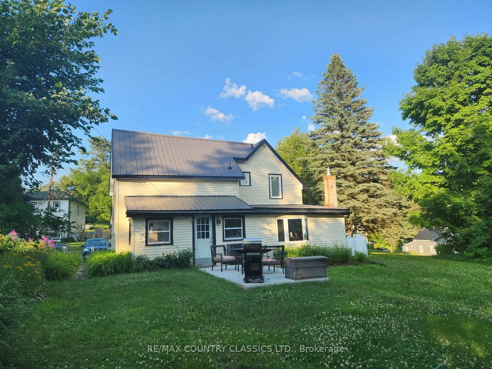 12 Hastings Street S