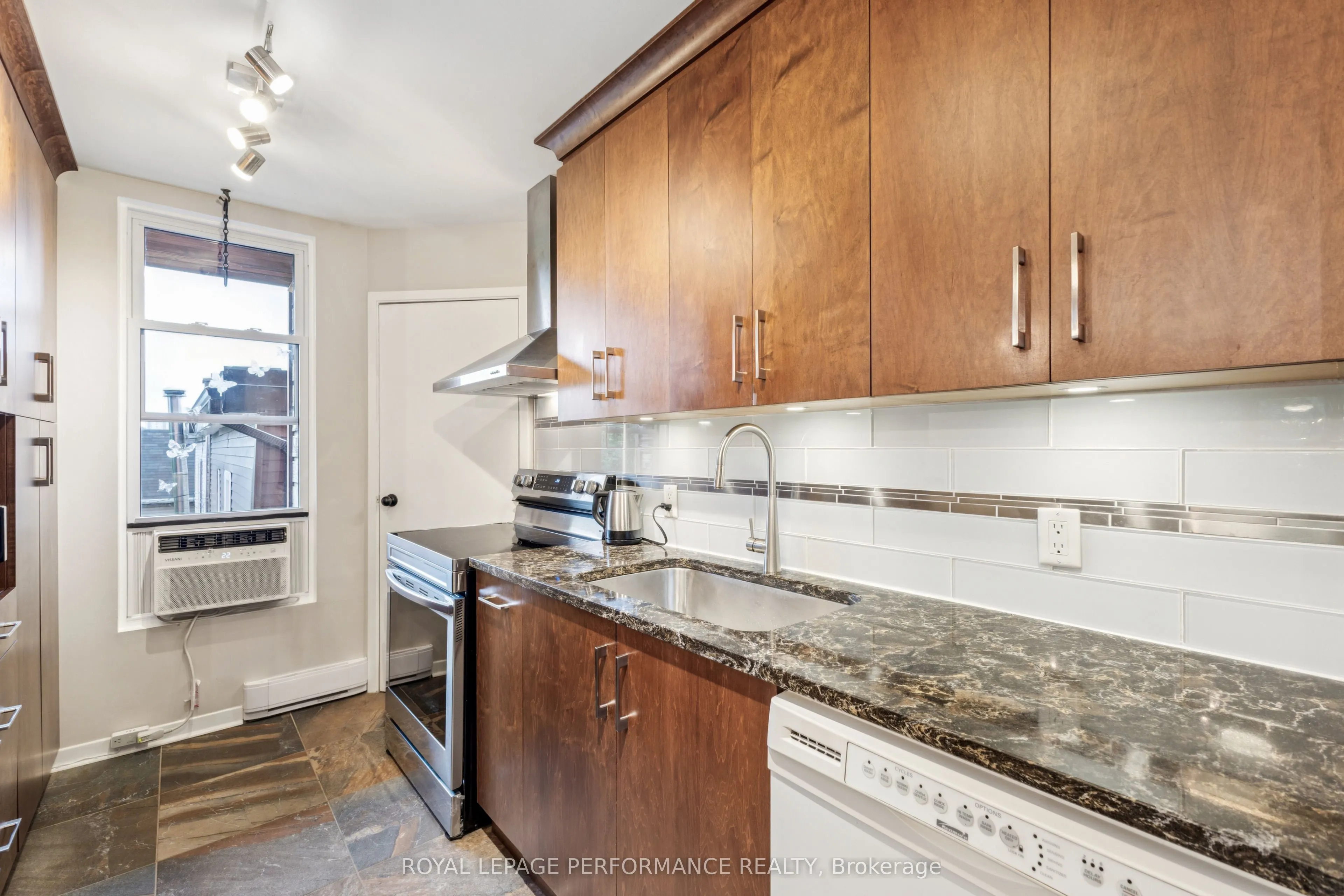 71 Sweetland Avenue, #4