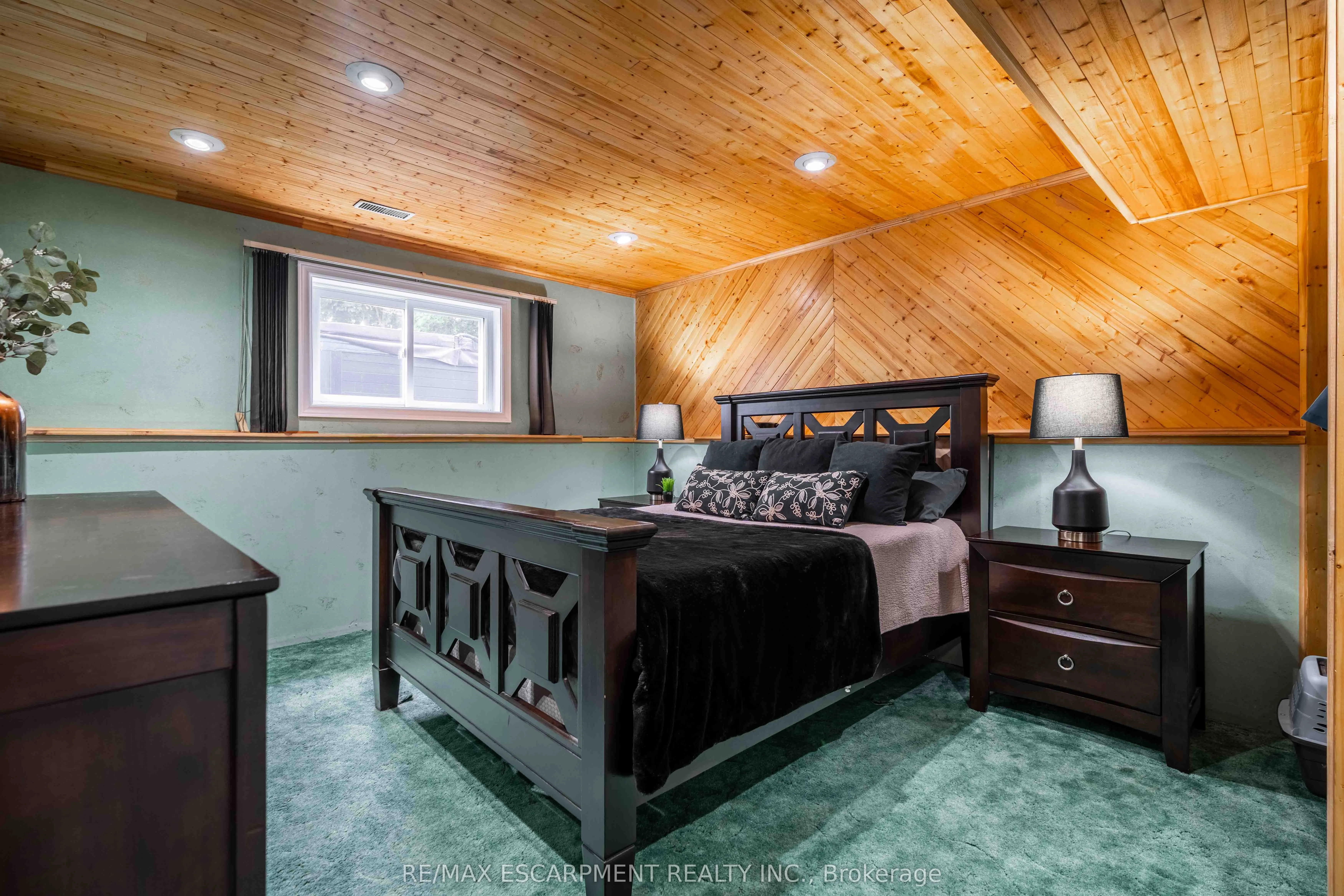 30 GLENGARY Crescent