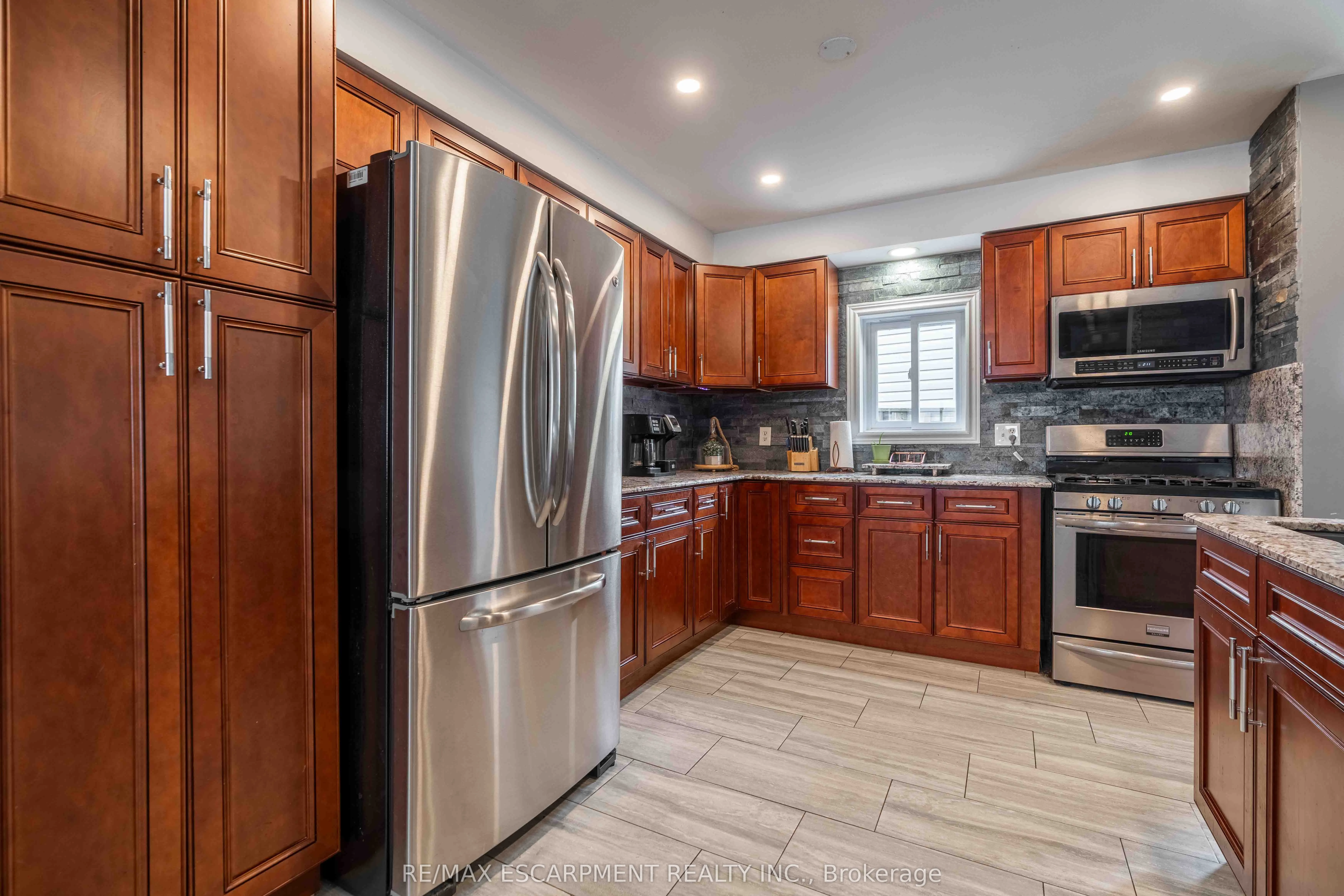 30 GLENGARY Crescent