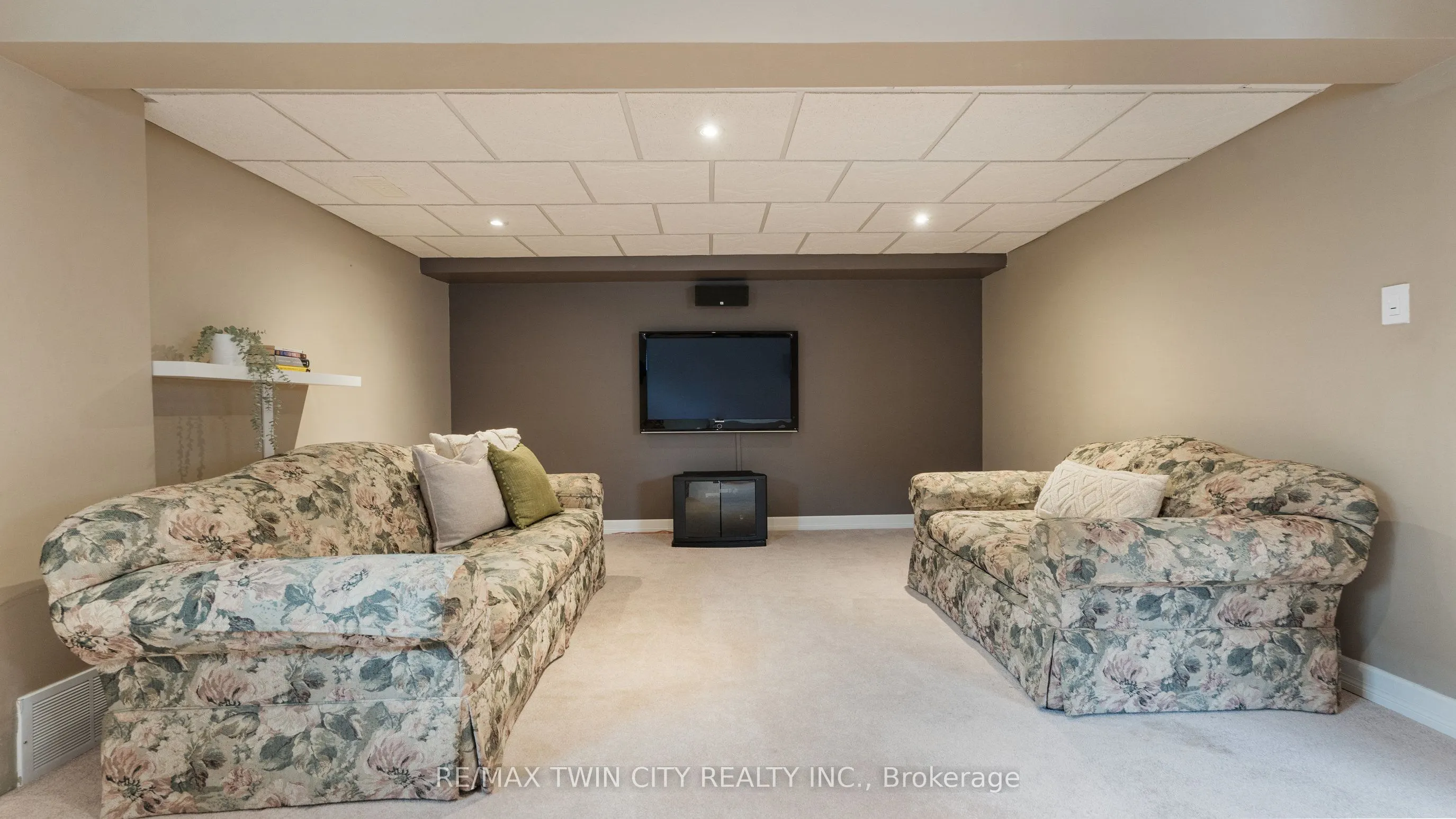22 Cobblestone Drive