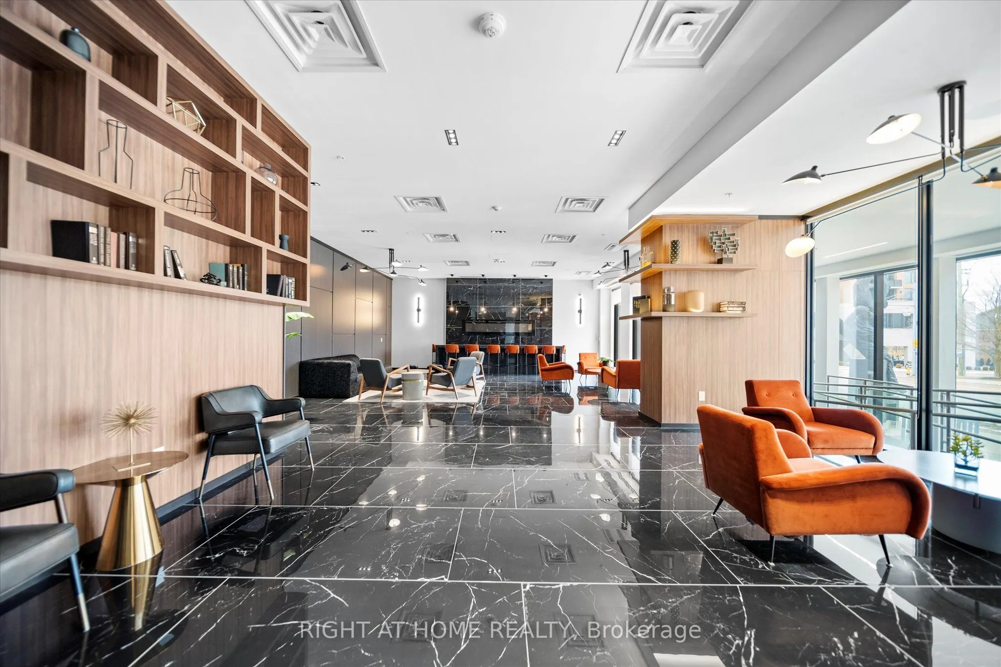 181 King Street S #806