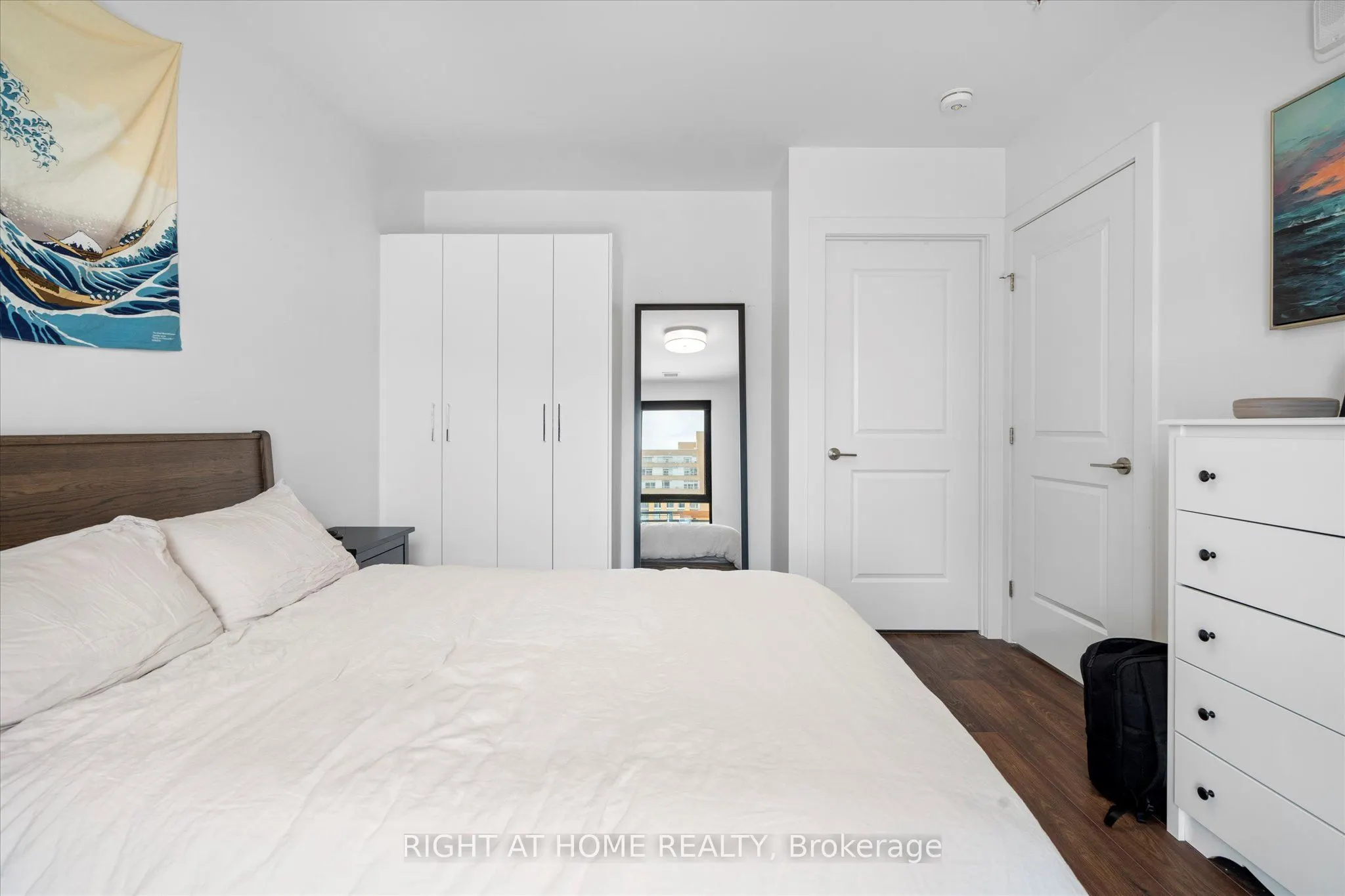 181 King Street S #806