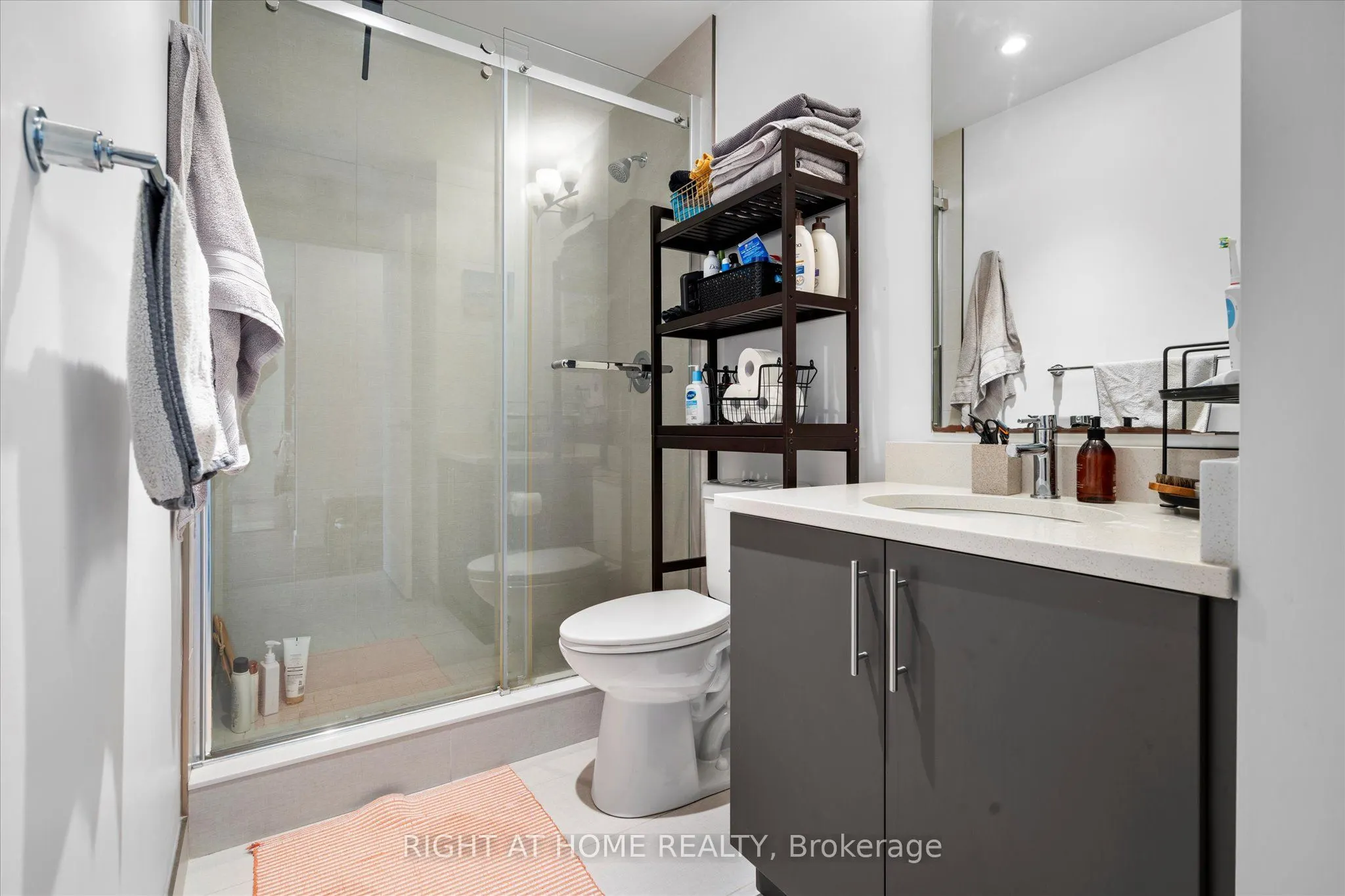 181 King Street S #806