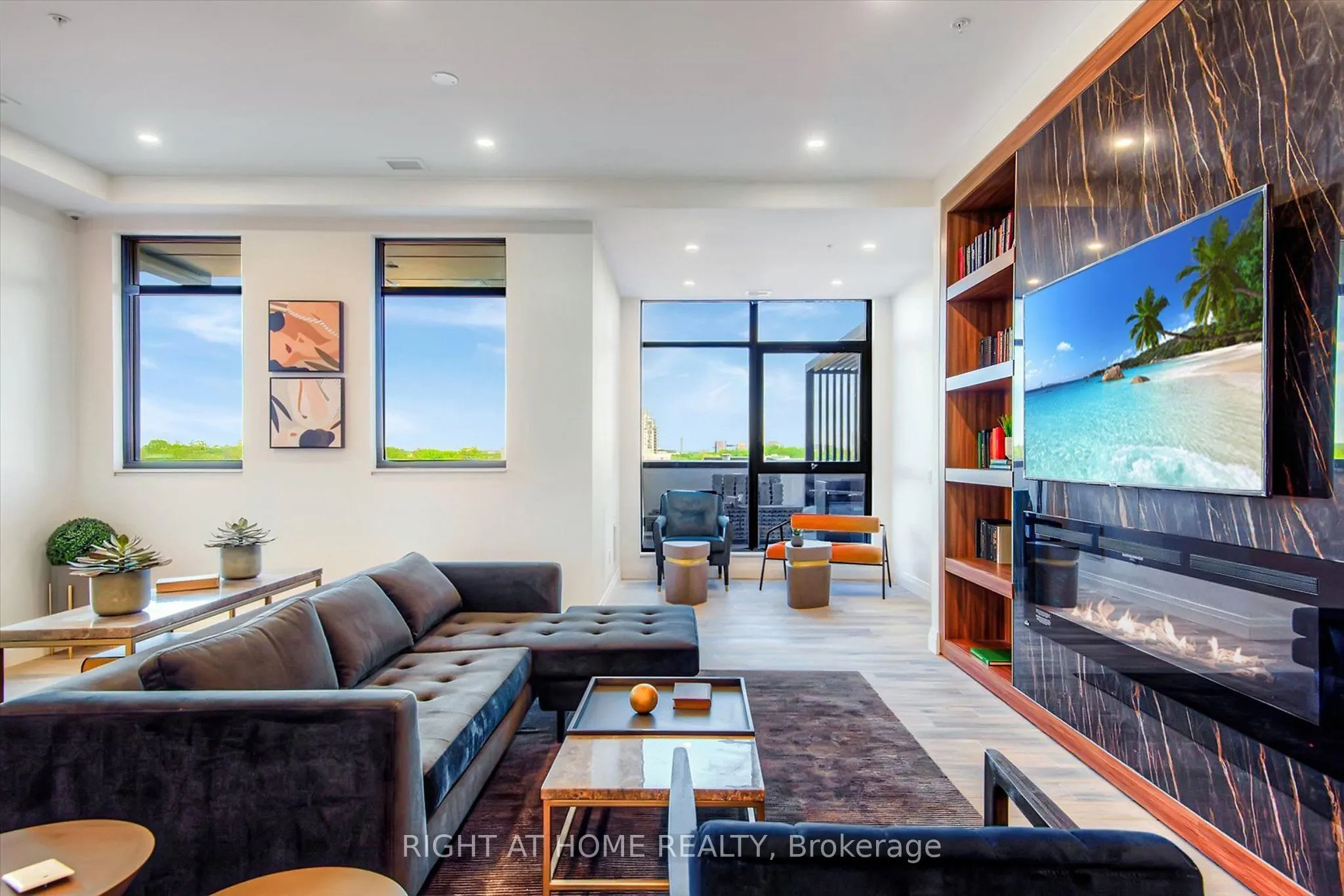 181 King Street S #806
