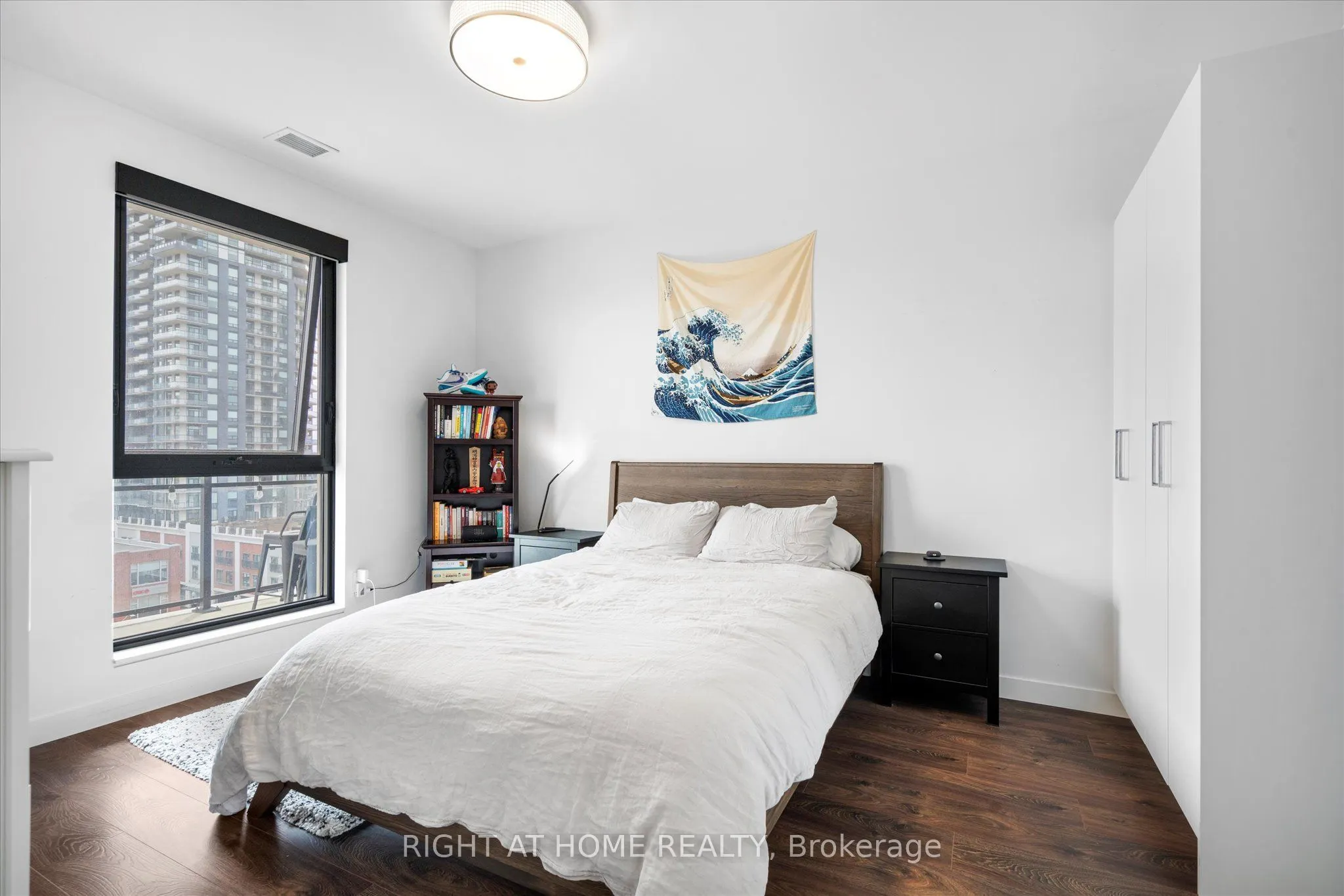 181 King Street S #806