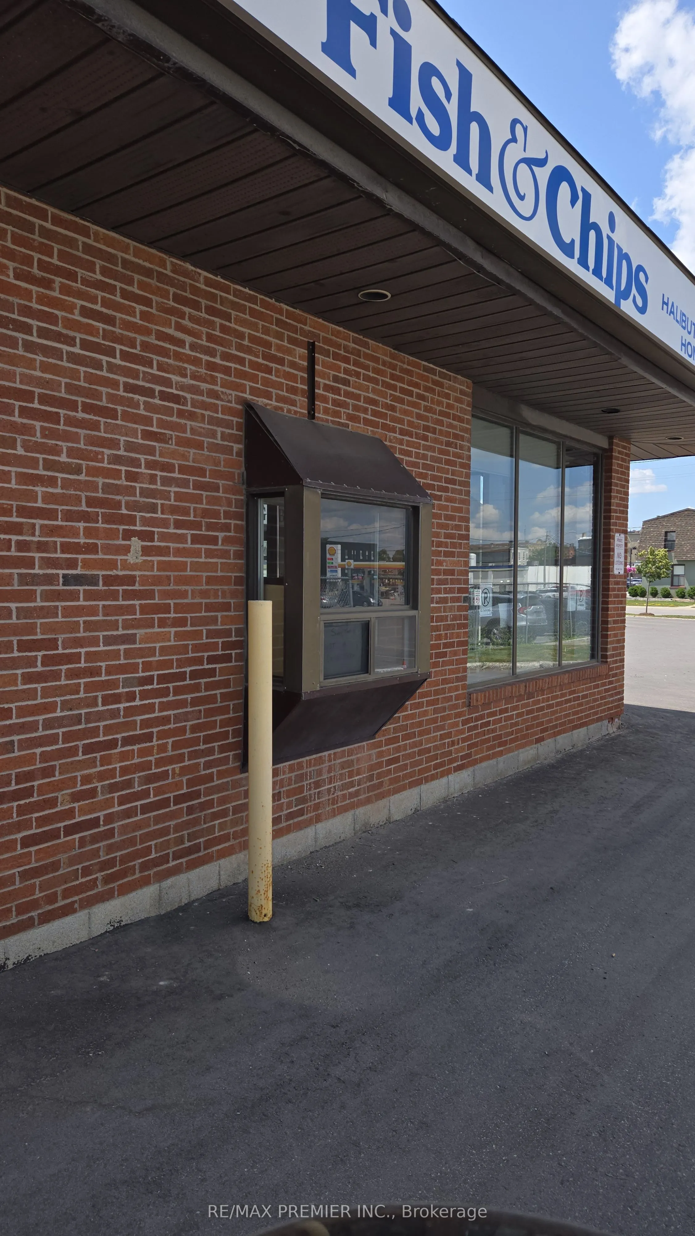 17 Russell Street W, #1