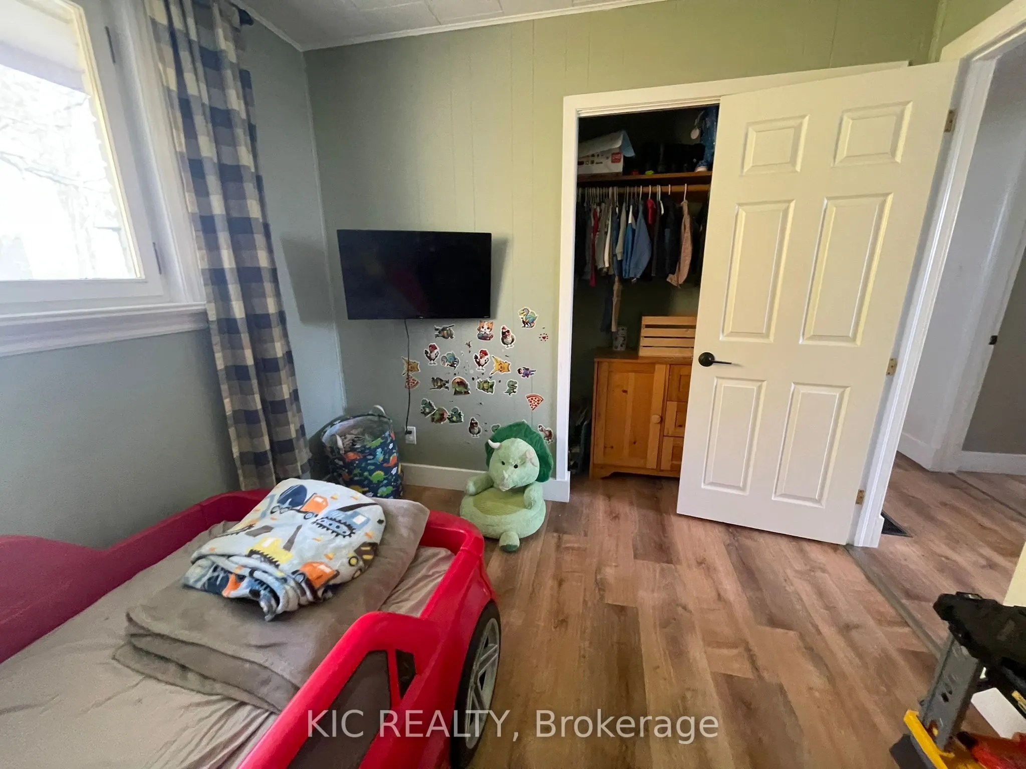 11 Mclean Avenue
