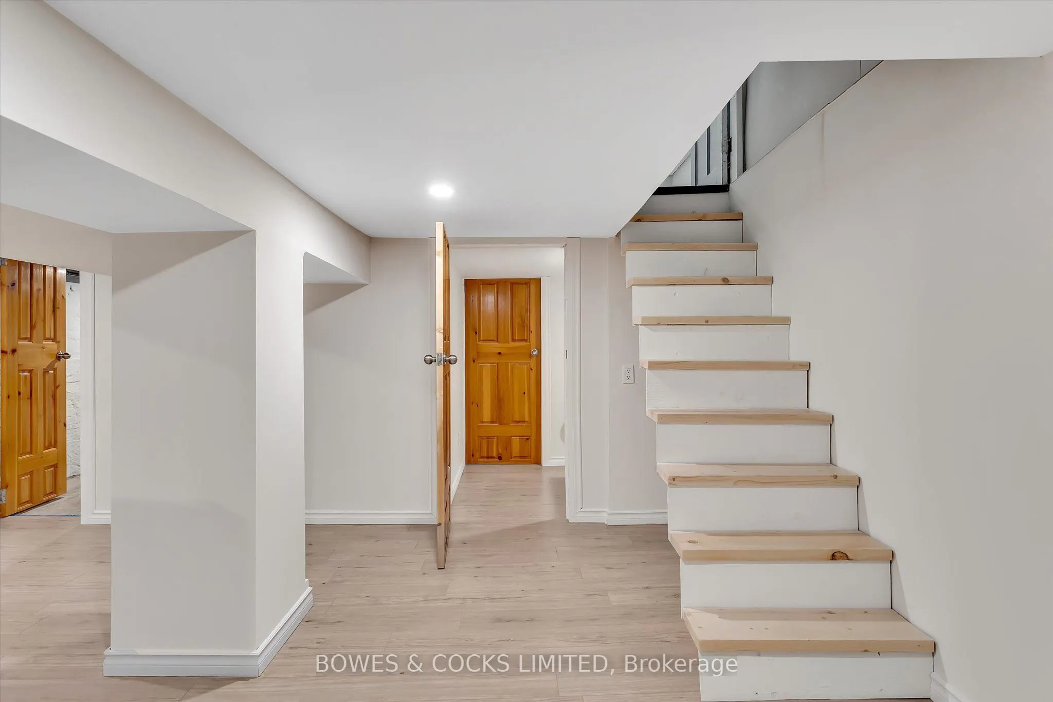 121 Durham Street W