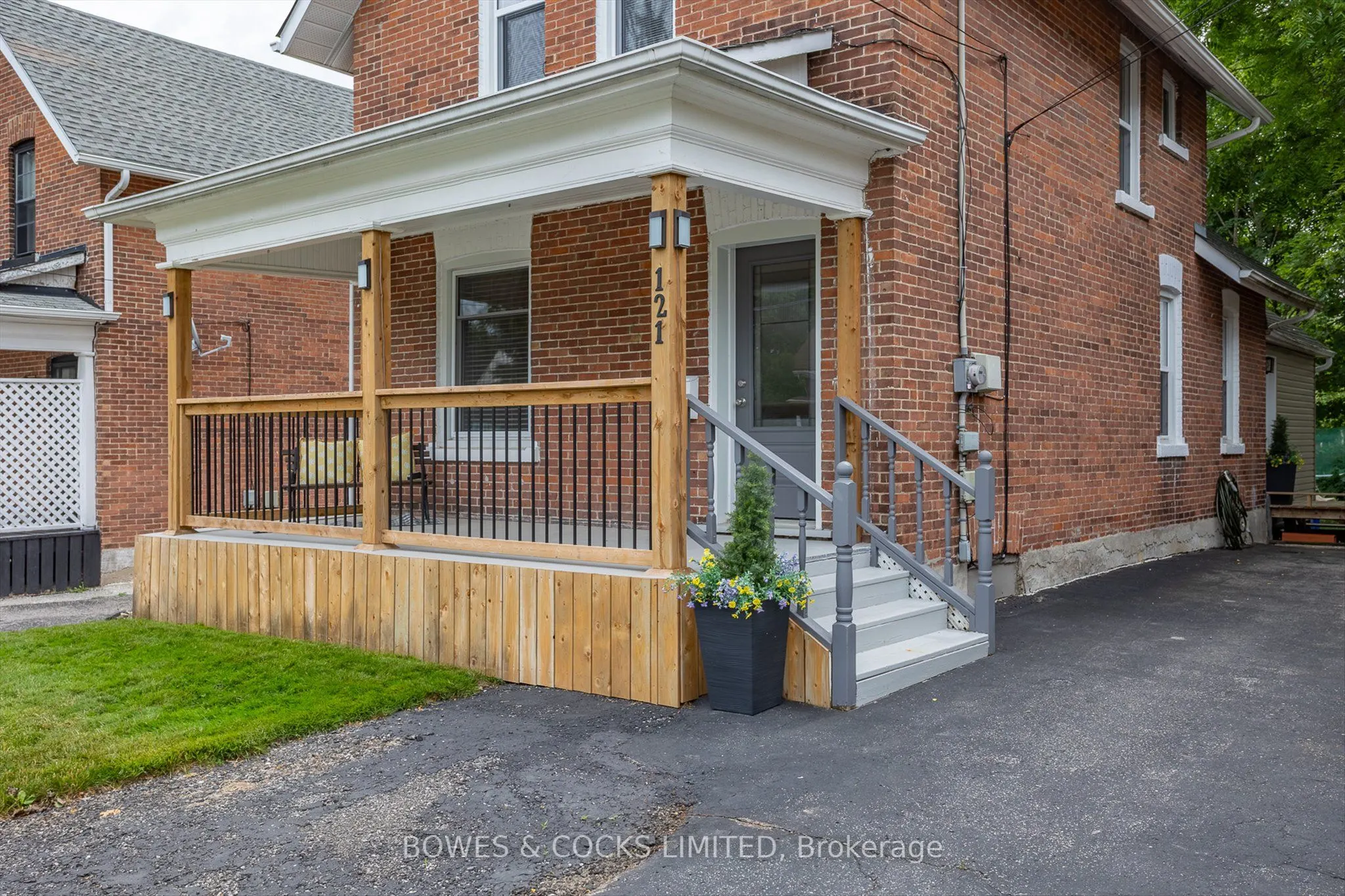 121 Durham Street W