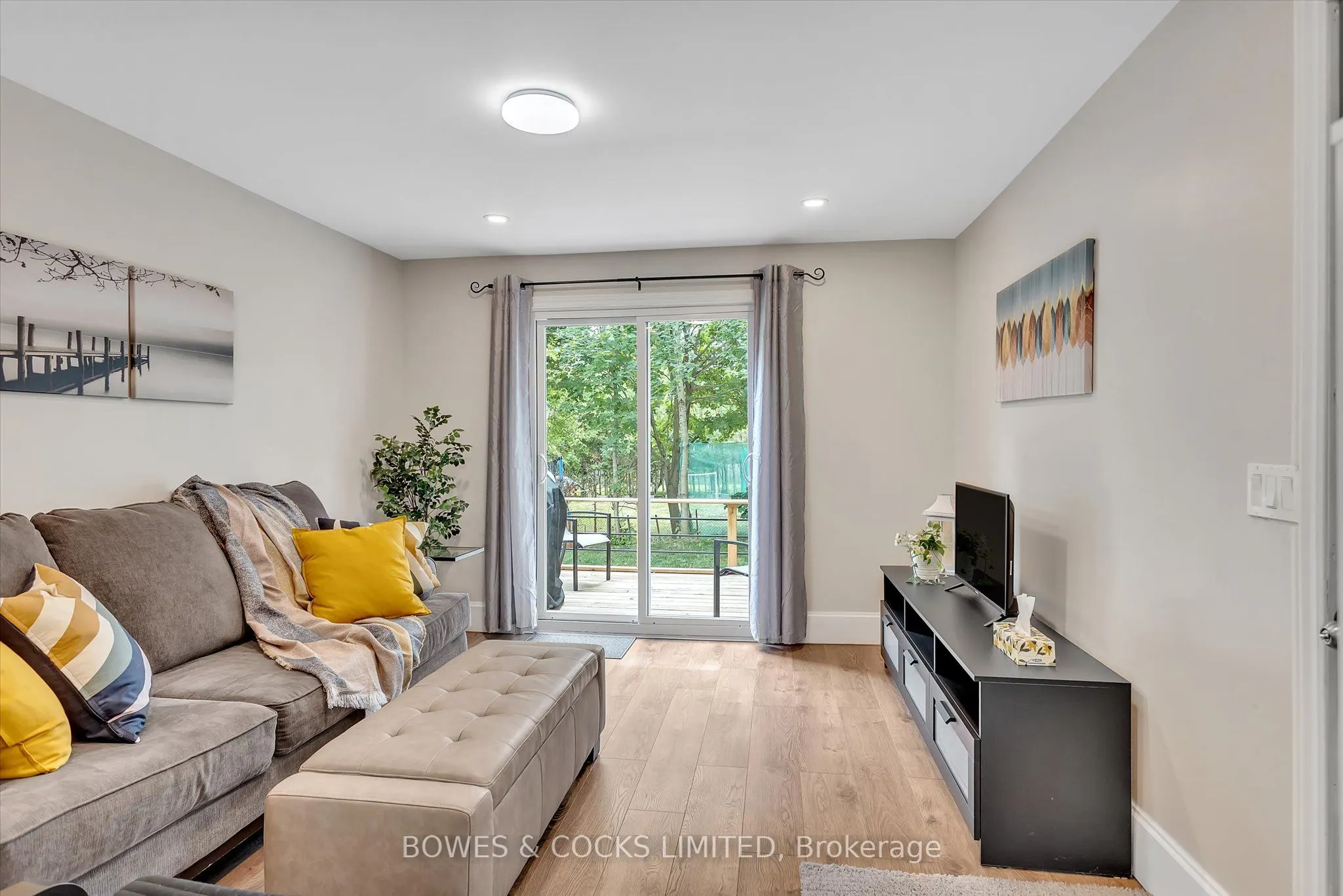 121 Durham Street W