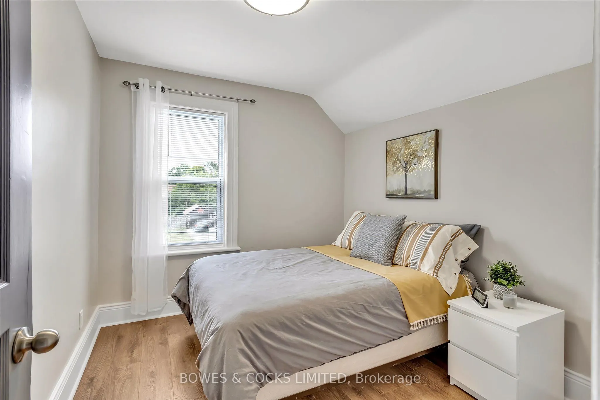121 Durham Street W