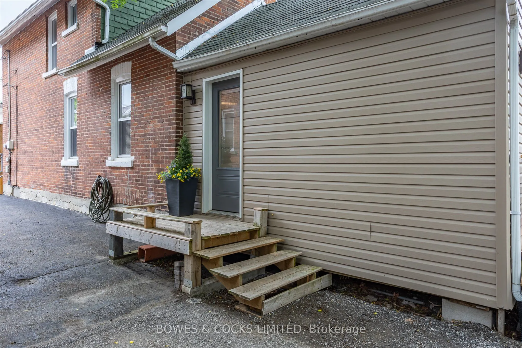 121 Durham Street W