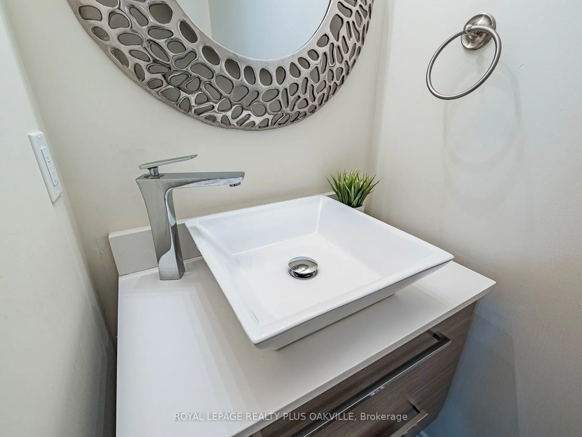 54 Nisbet Boulevard, #12