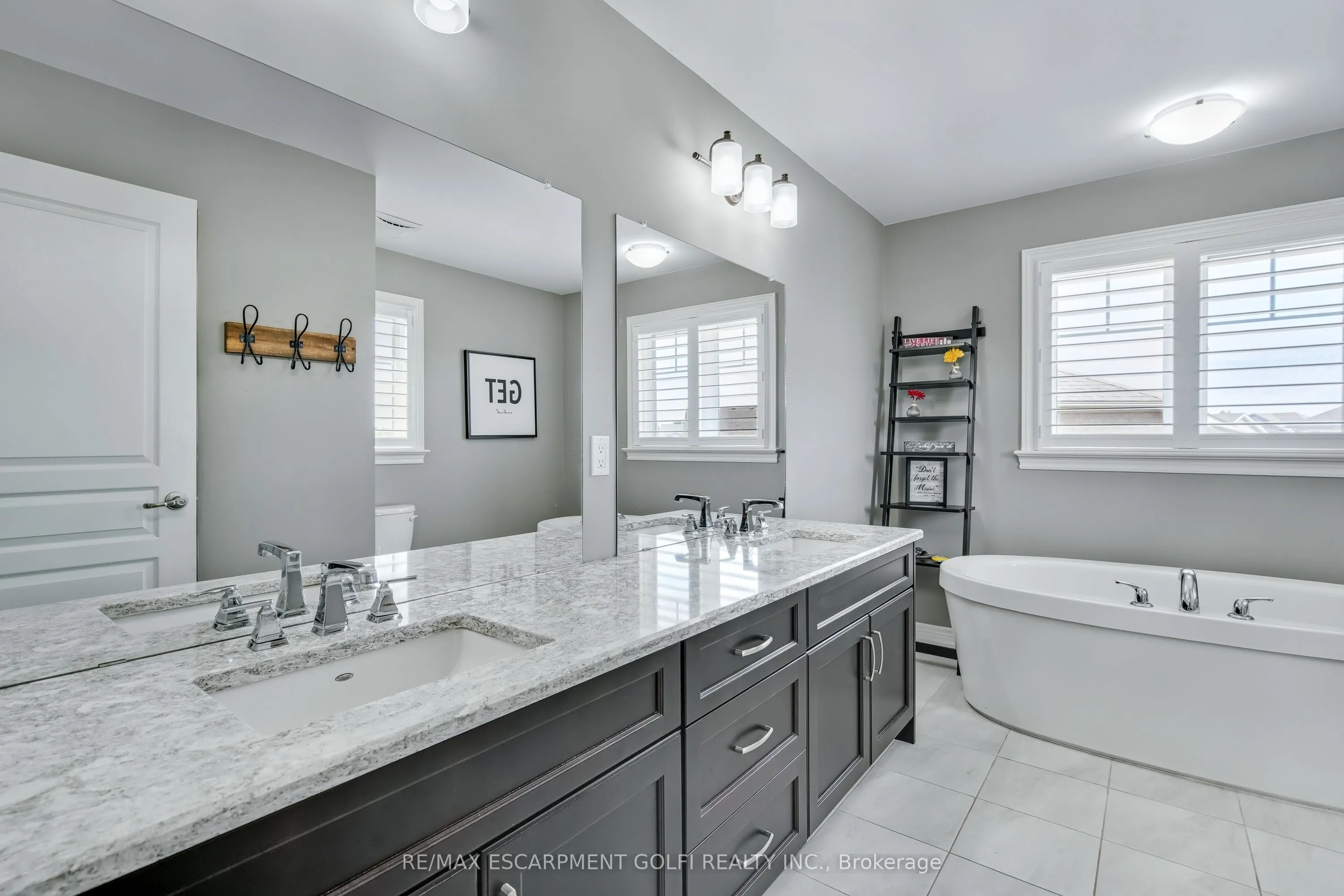 87 ANASTASIA Boulevard