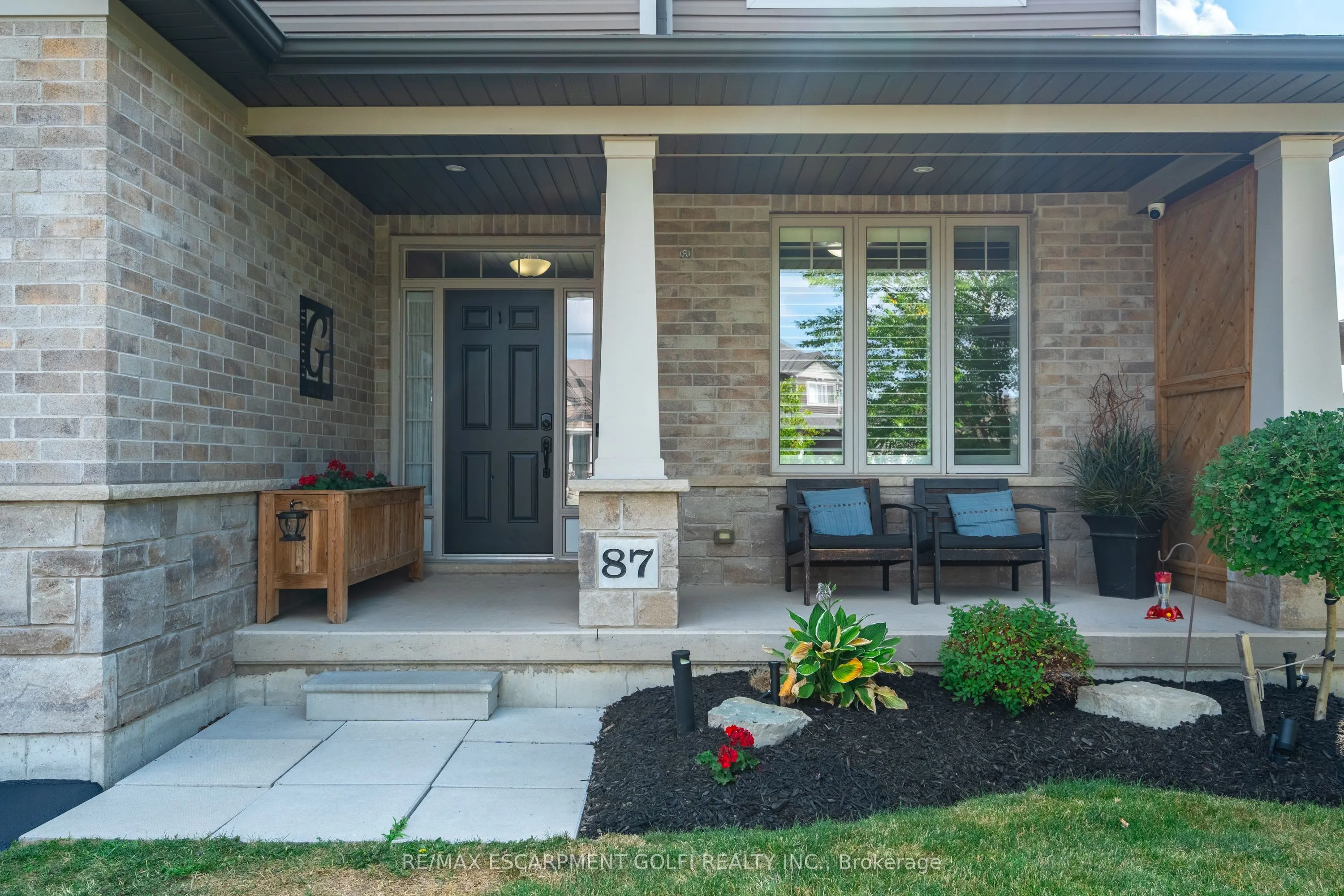 87 ANASTASIA Boulevard