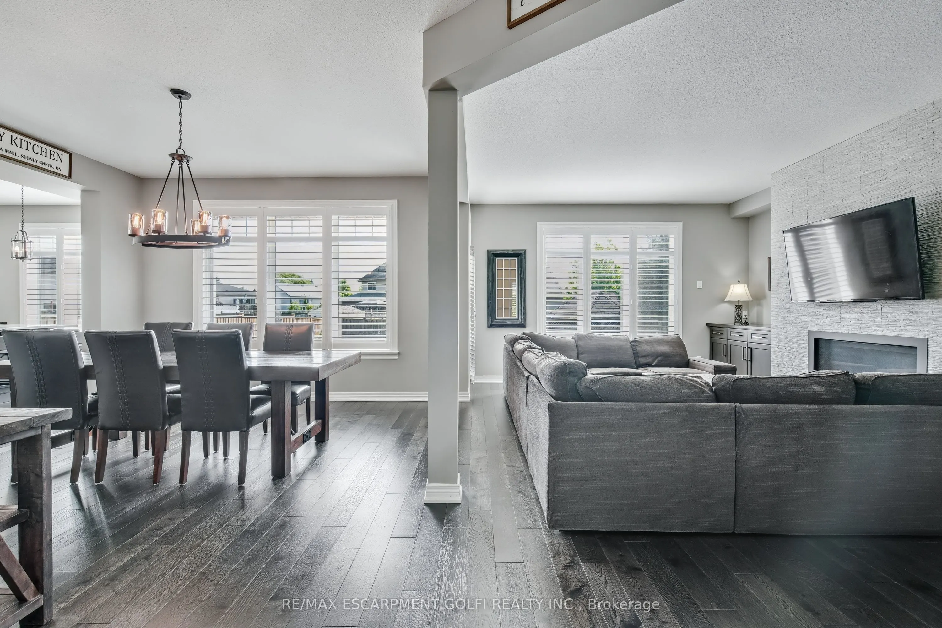 87 ANASTASIA Boulevard