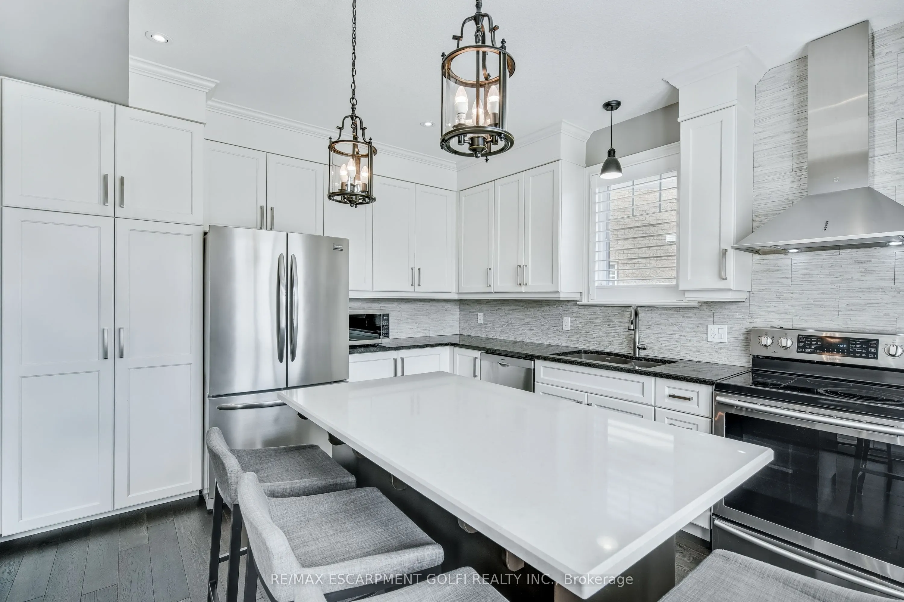 87 ANASTASIA Boulevard