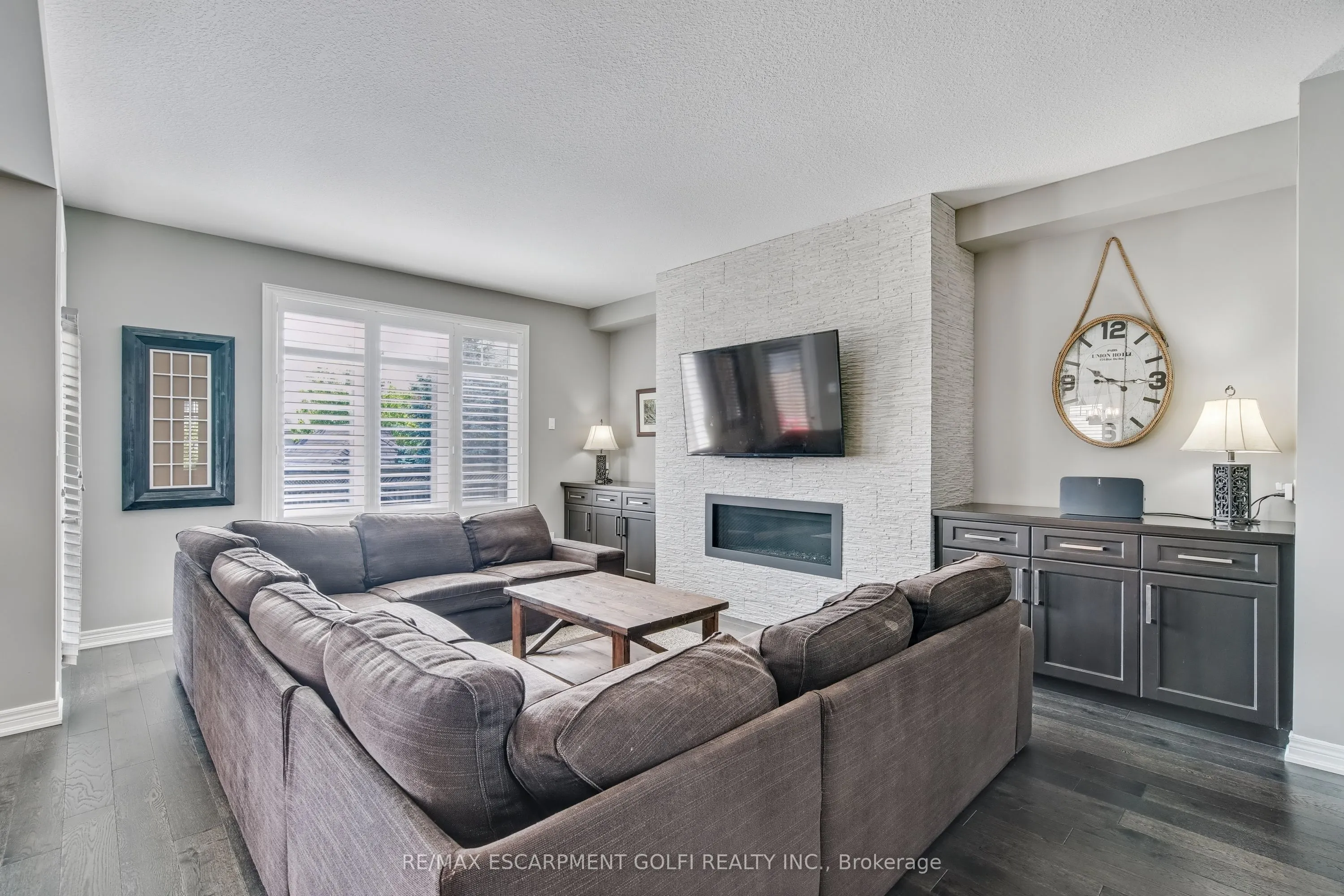87 ANASTASIA Boulevard