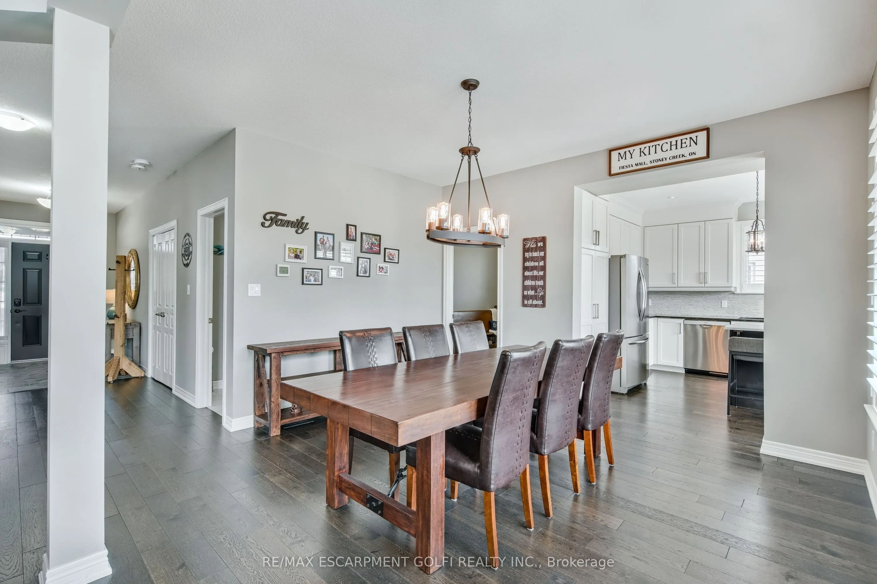 87 ANASTASIA Boulevard