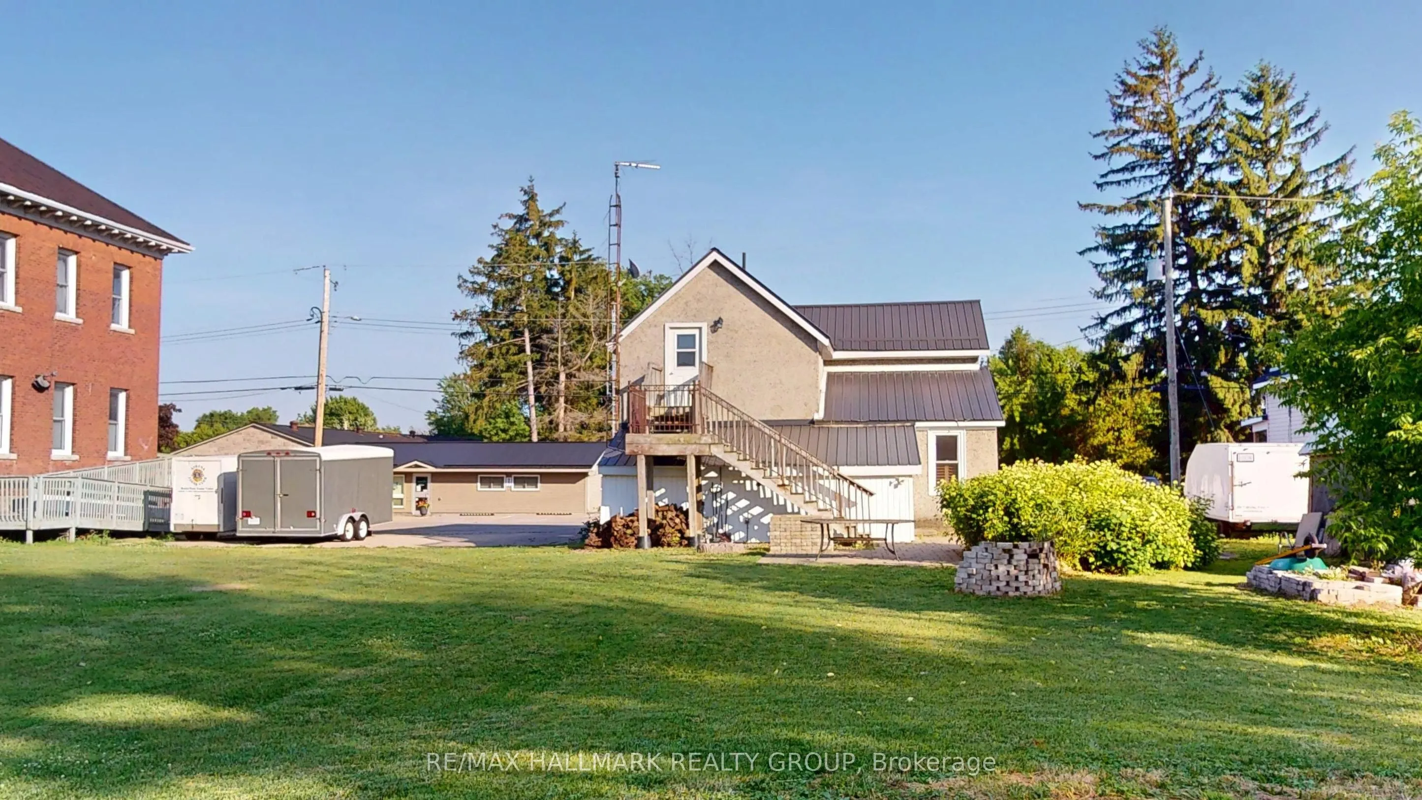10 Wellington Street E