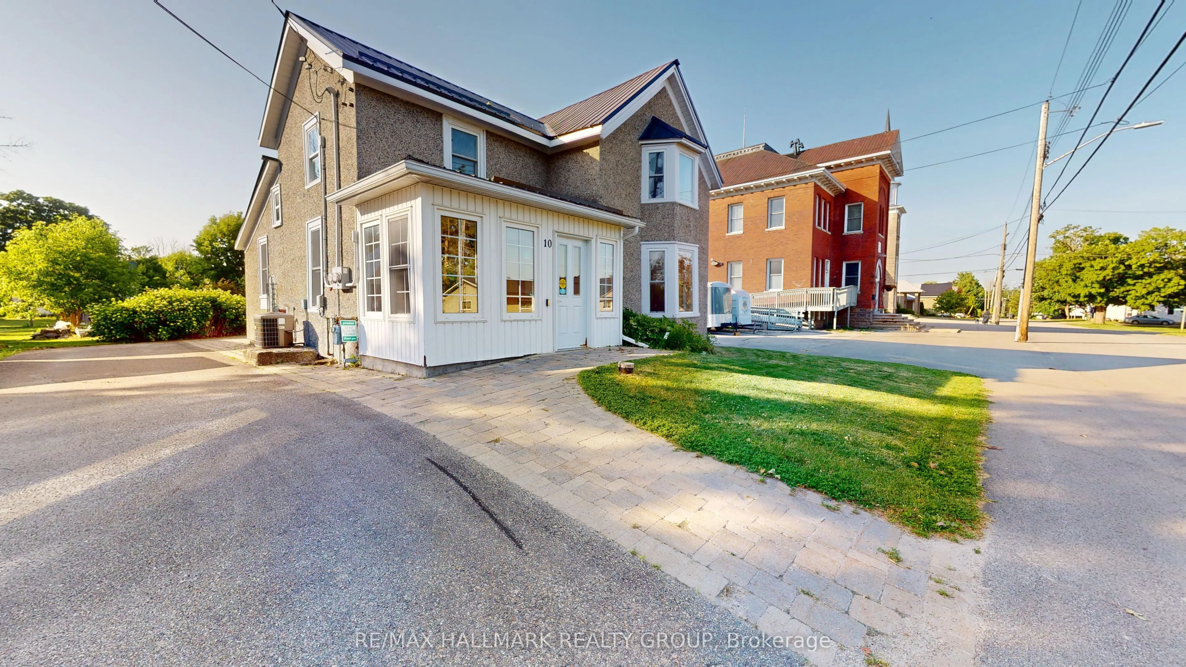 10 Wellington Street E