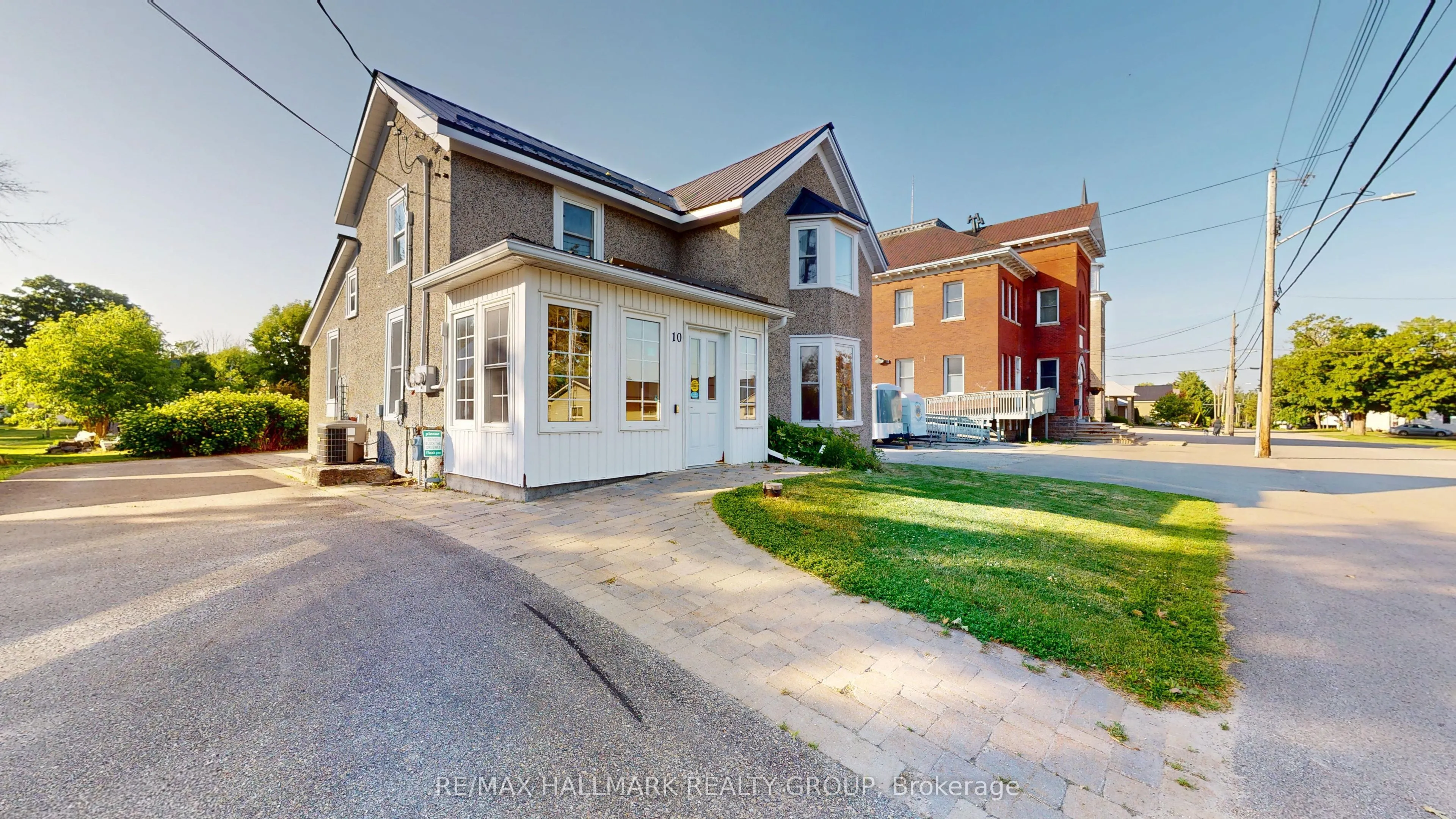 10 Wellington Street E