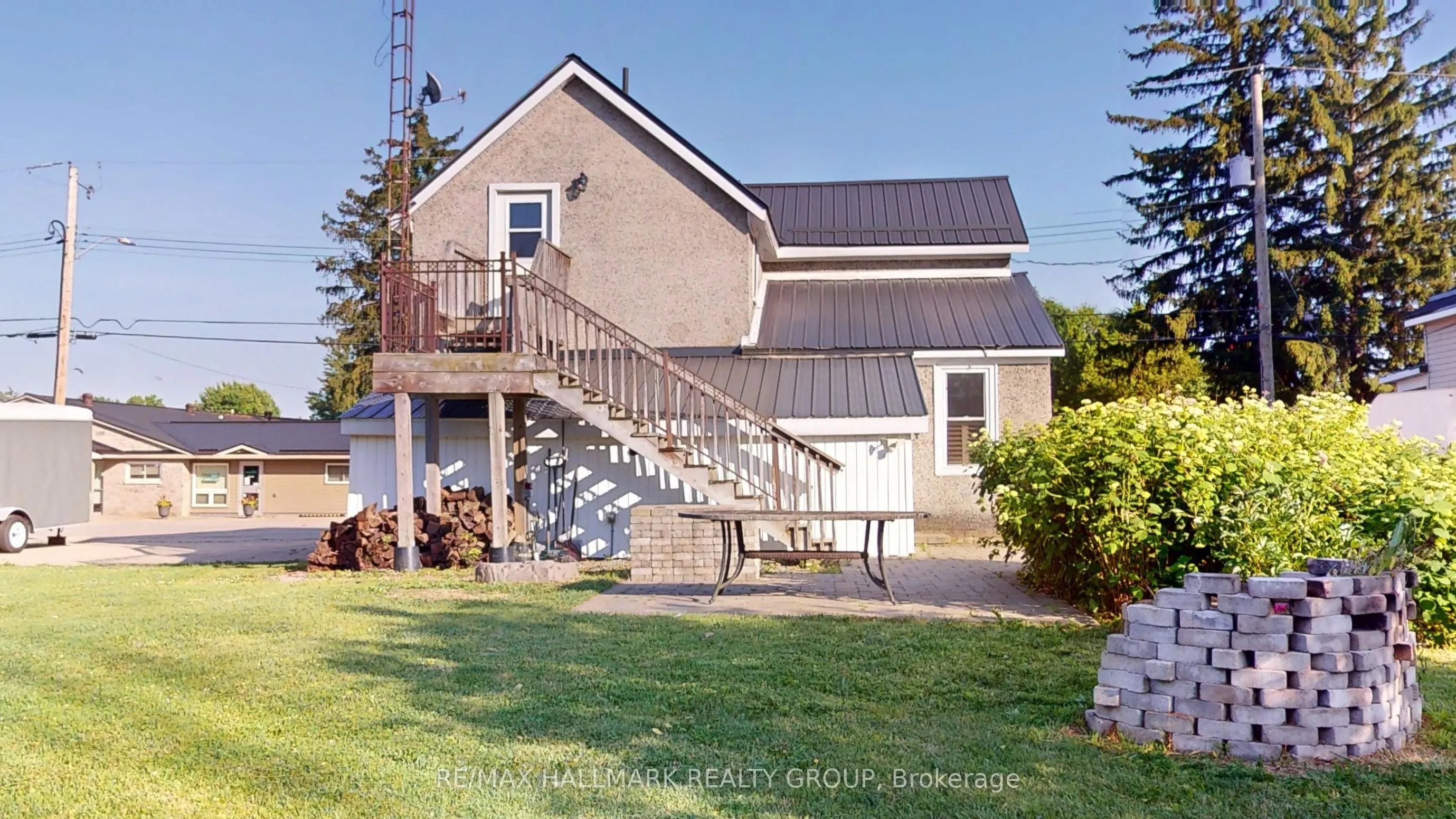 10 Wellington Street E