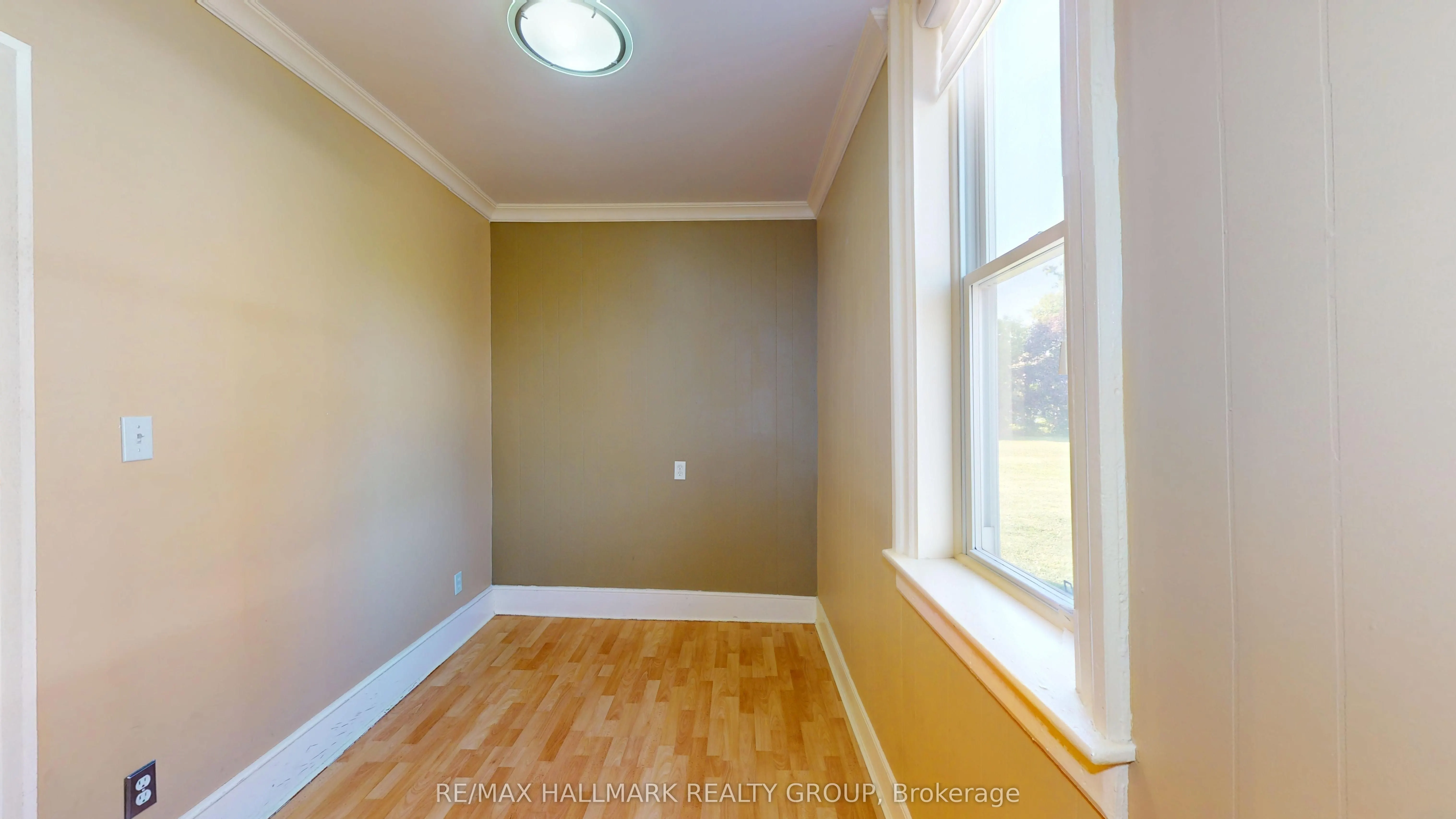 10 Wellington Street E