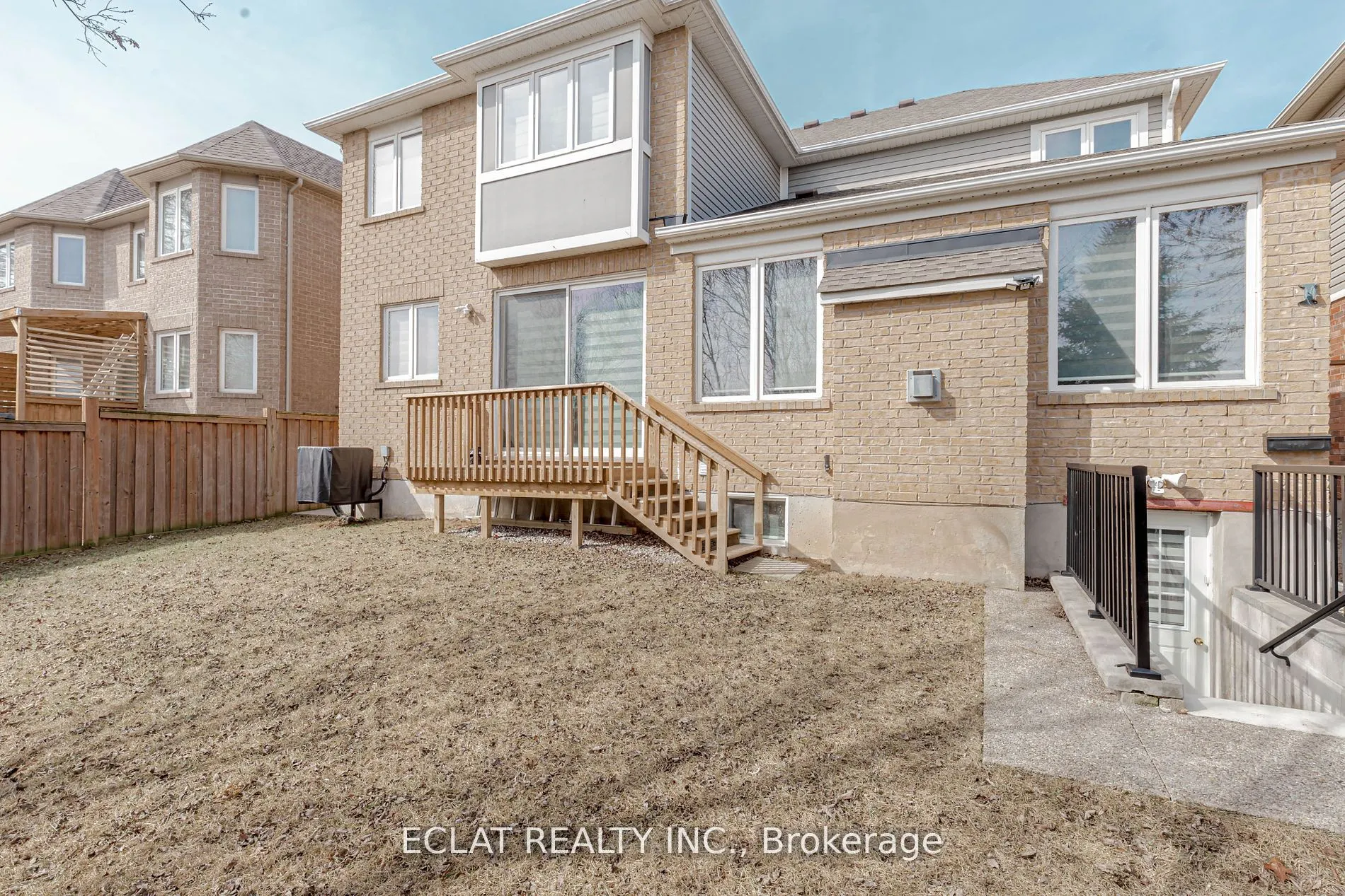 32 Nanaimo Crescent