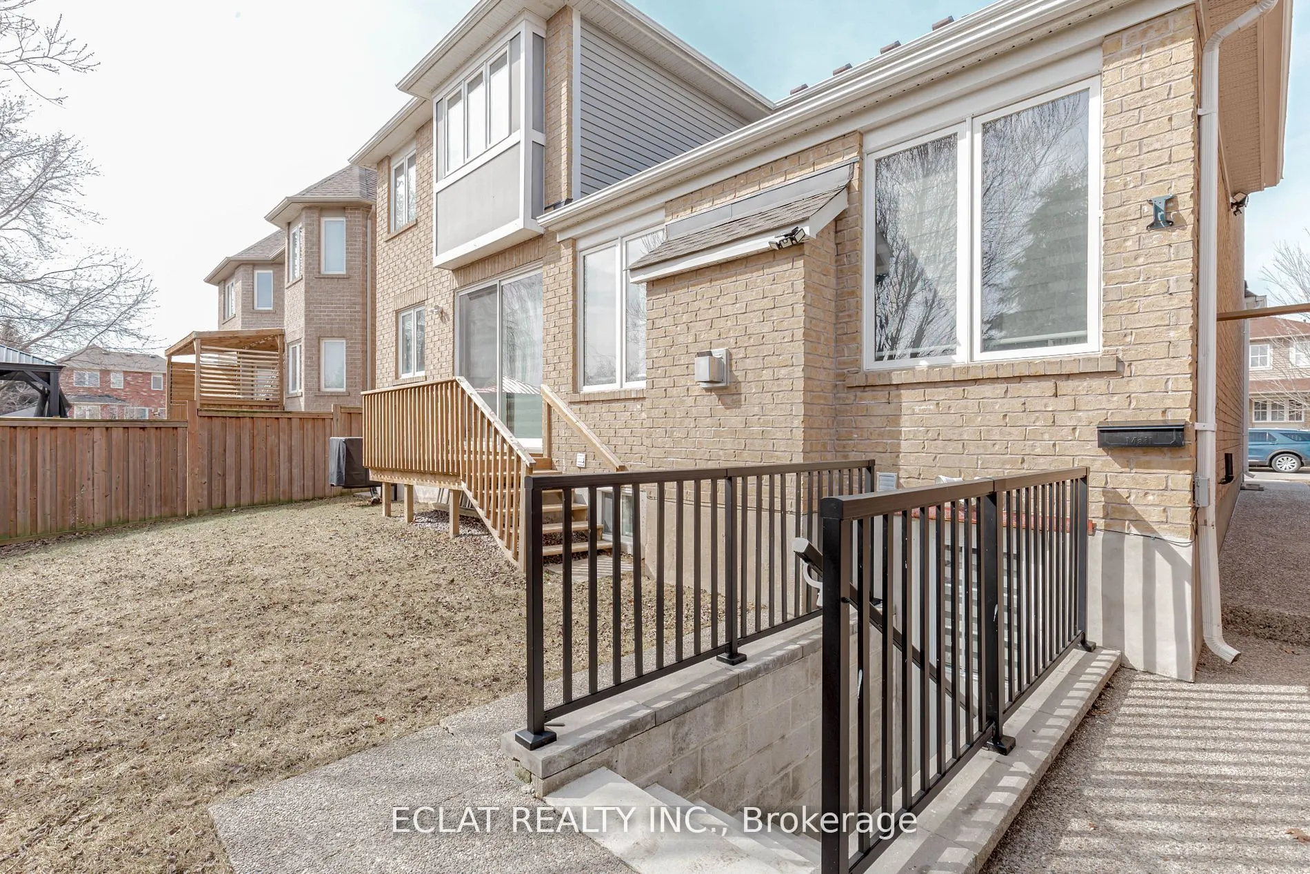 32 Nanaimo Crescent