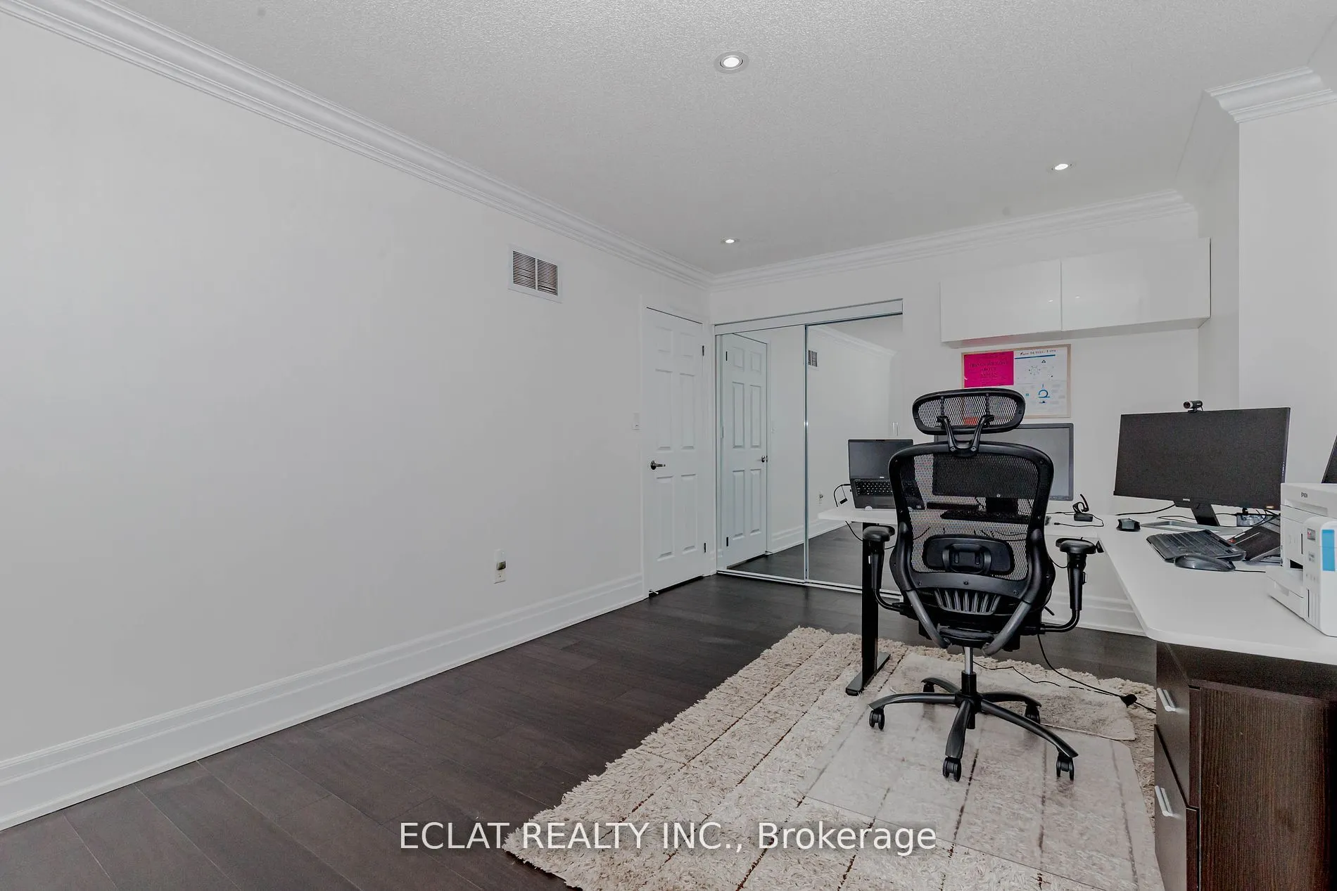 32 Nanaimo Crescent
