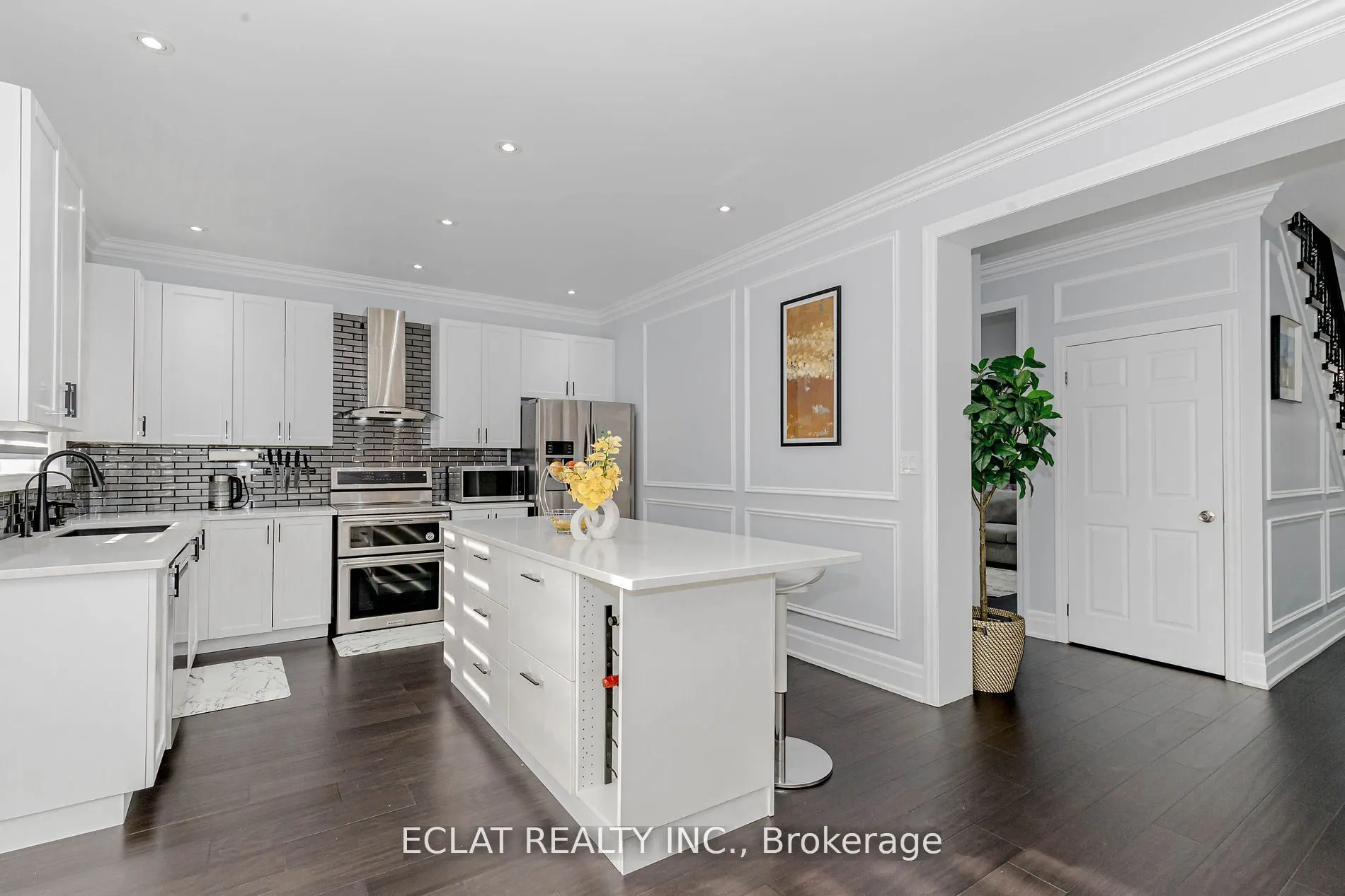 32 Nanaimo Crescent