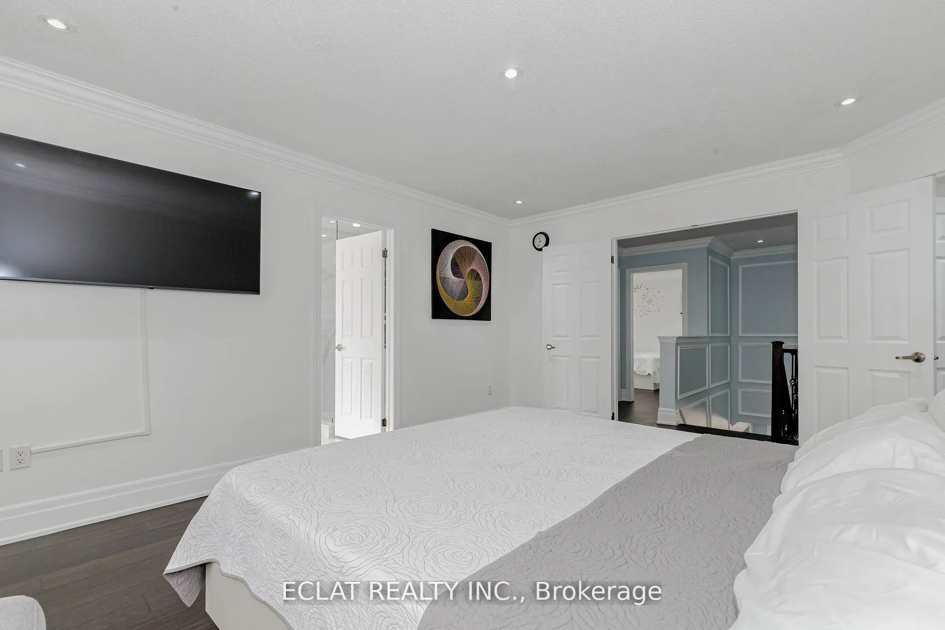 32 Nanaimo Crescent