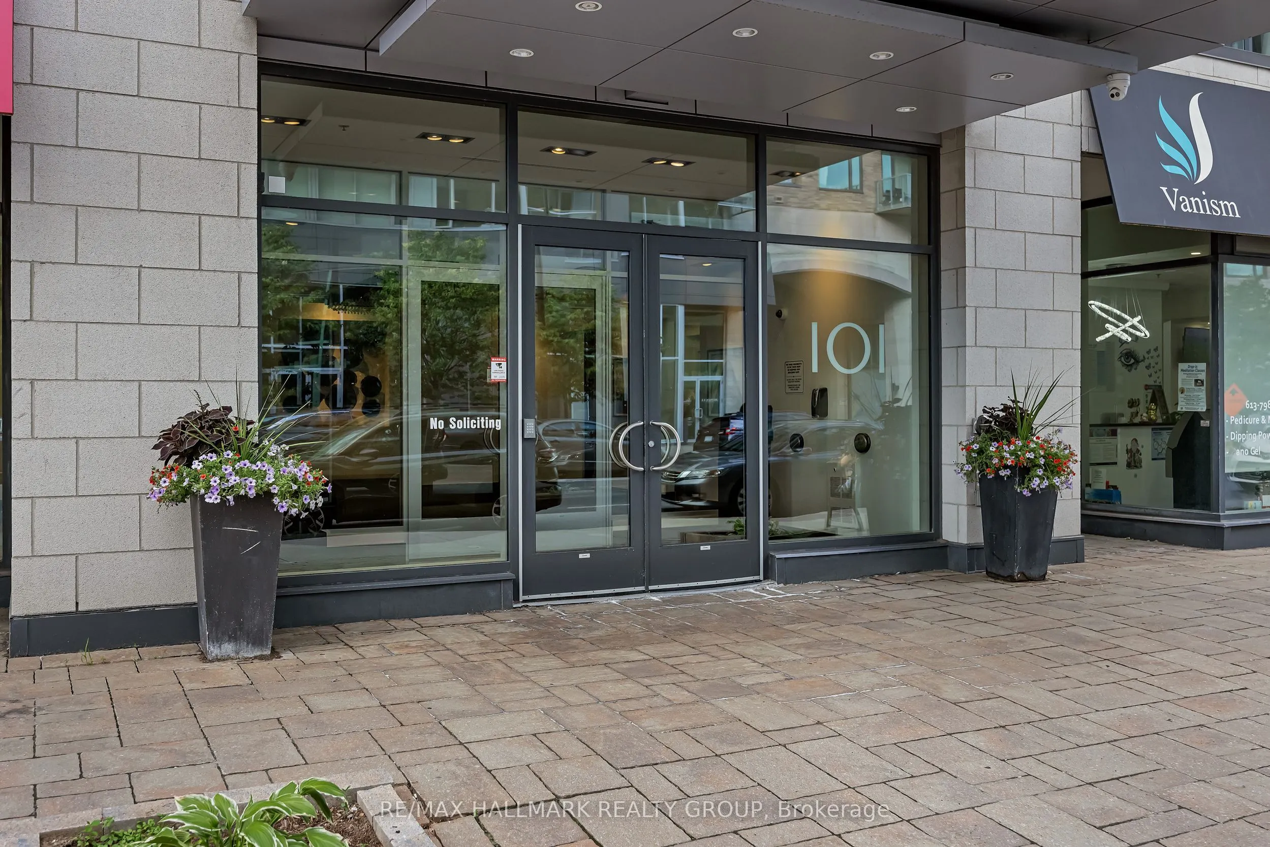 101 Richmond Road, #308