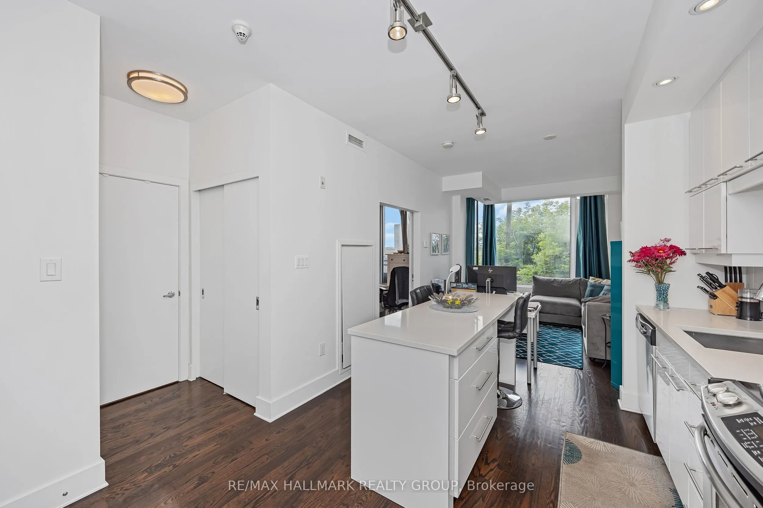 101 Richmond Road, #308